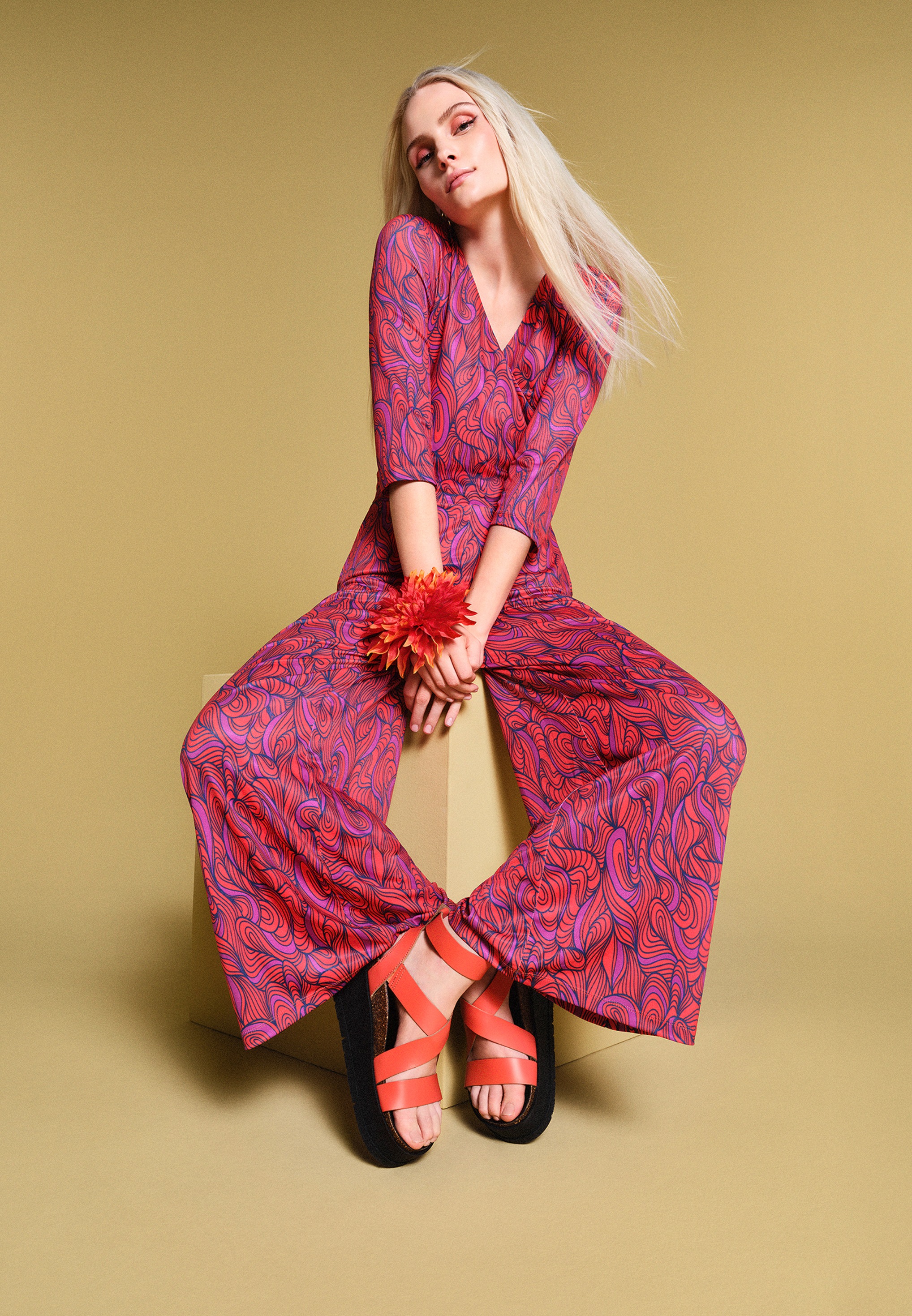 Cartoon Overall »Damen mit weitem Bein« 1 Design