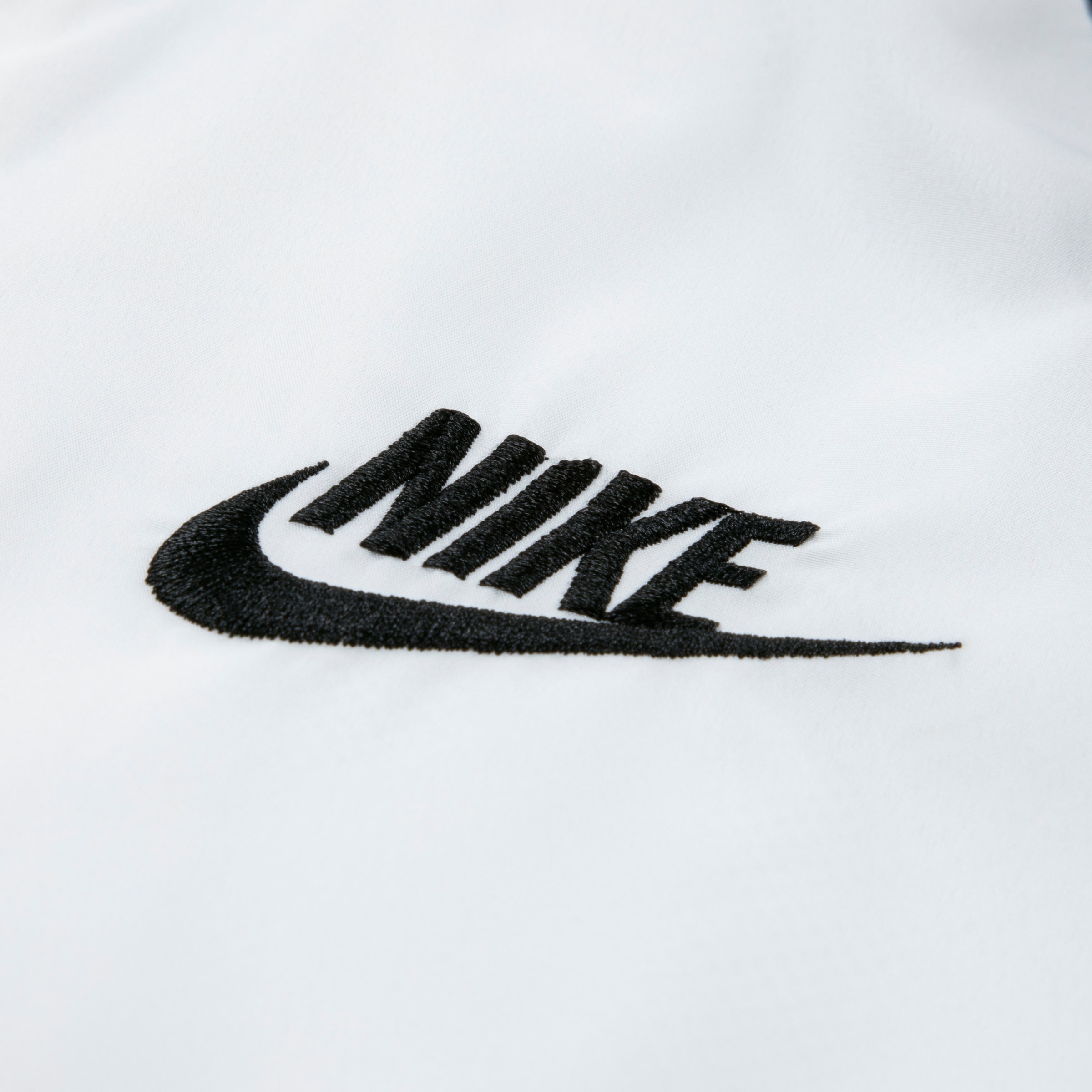 Nike Sportswear Windbreaker »NKN NIKE NEW CHEVRON WINDRUNNE« für Children, für sportliche Aktivitäten, leichtes Tragegefühl