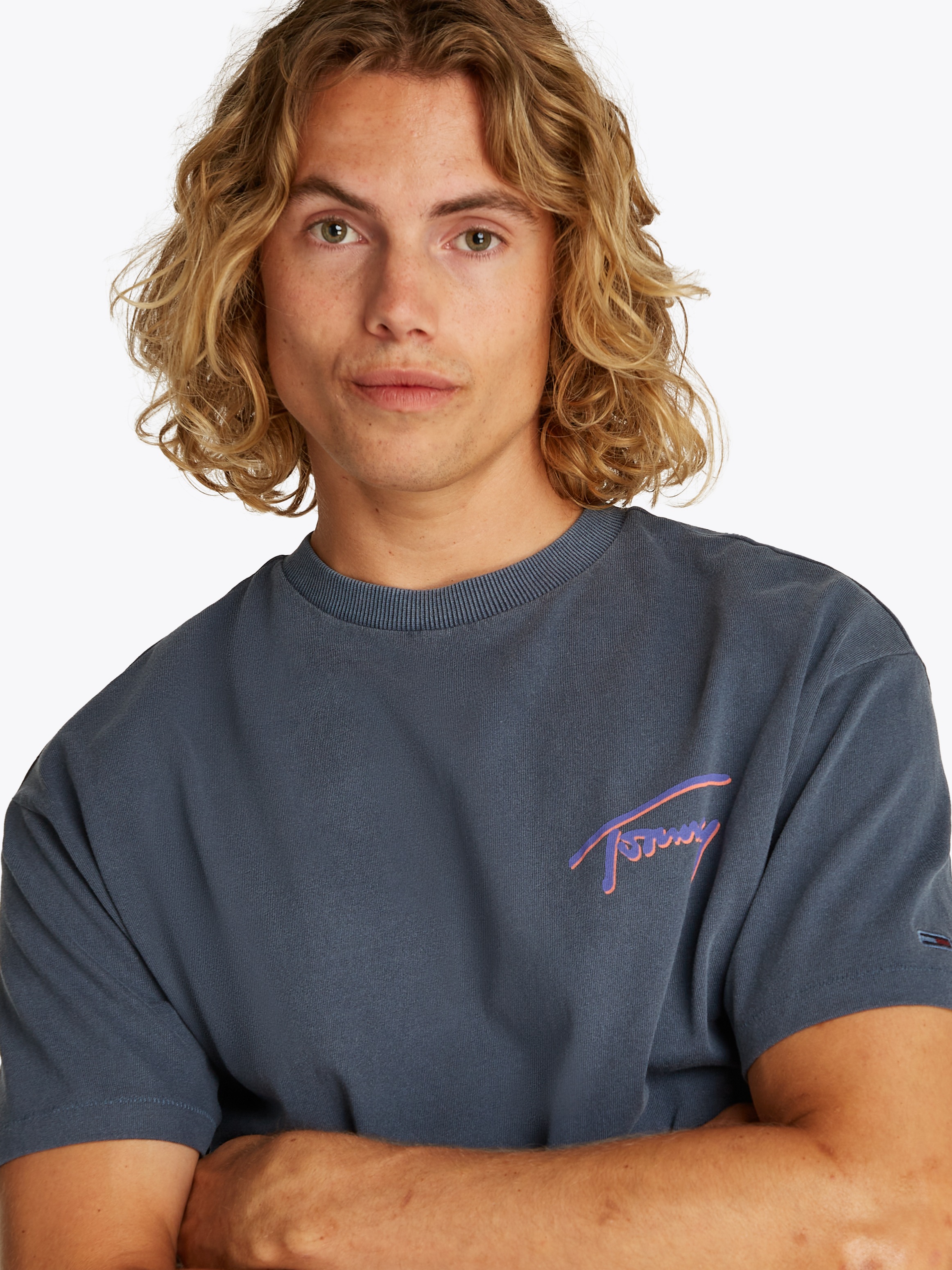 Tommy Jeans T-Shirt »TJM RLX FADED GRAPHIC TEE EXT«, mit großem Rückendruck