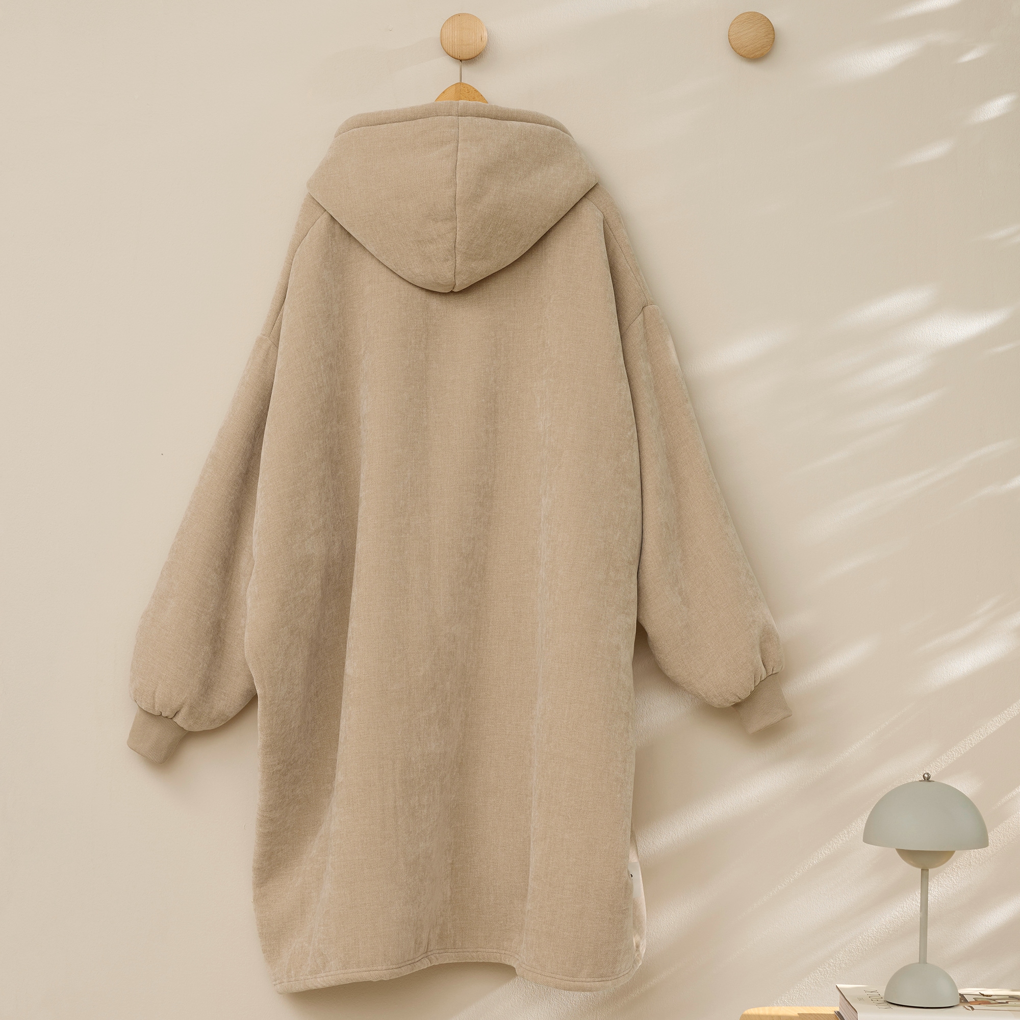 s.Oliver Wohndecke »s.Oliver Lounge Hoodie« mit Kapuze, Ärmeln und Tasche