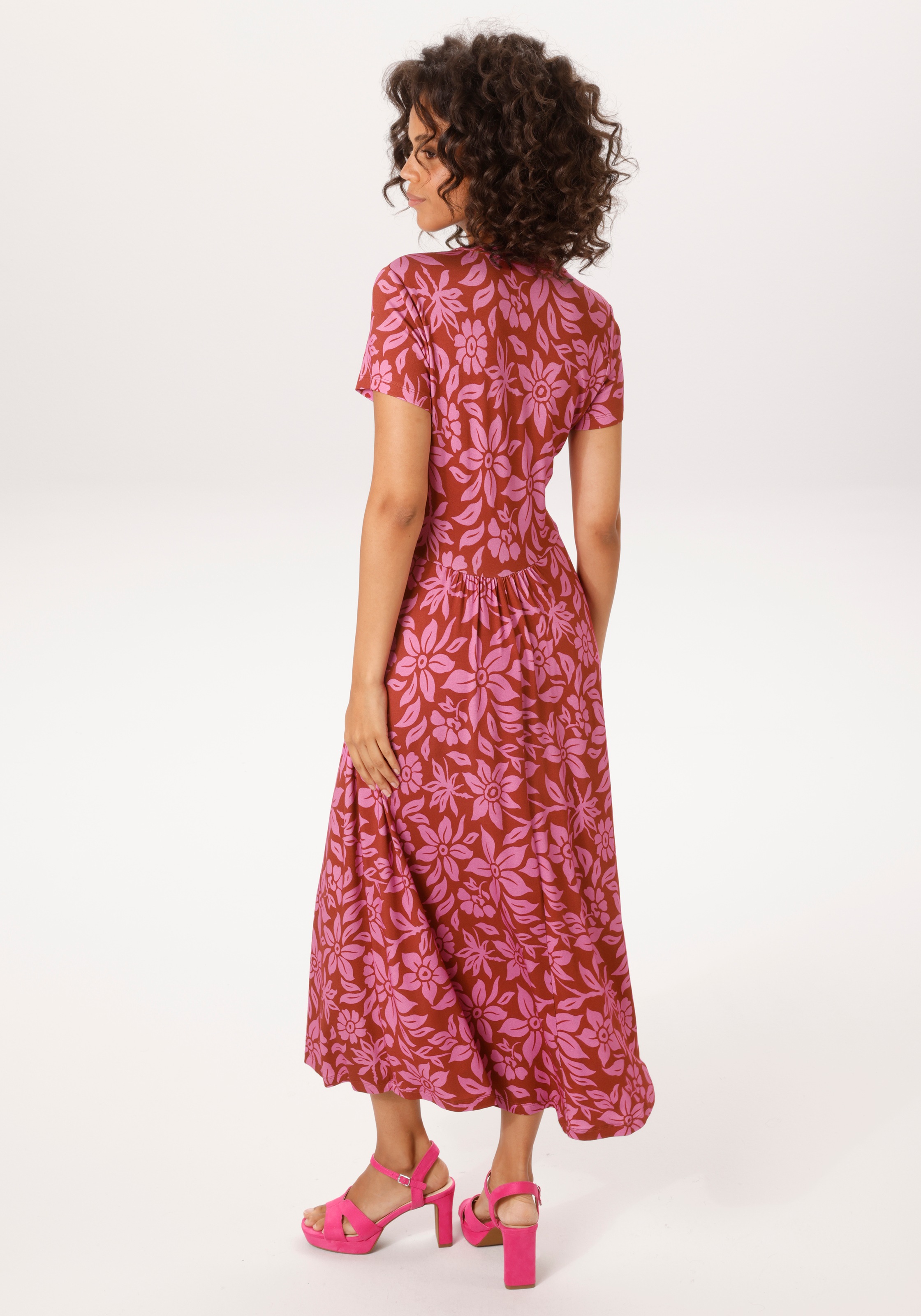 Aniston CASUAL Sommerkleid mit trendfarbenem, grafischen Blumendruck - NEUE günstig online kaufen