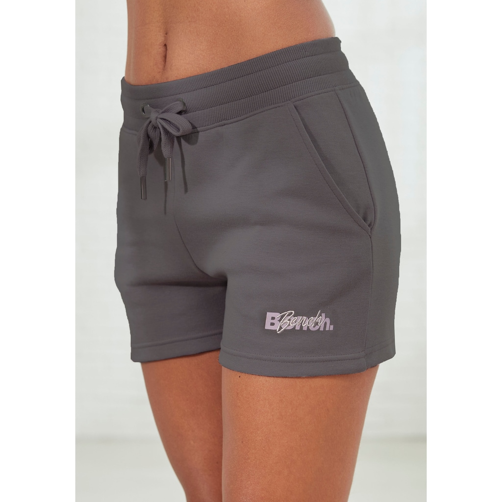 Bench. Loungewear Shorts, mit Logodruck und Stickerei