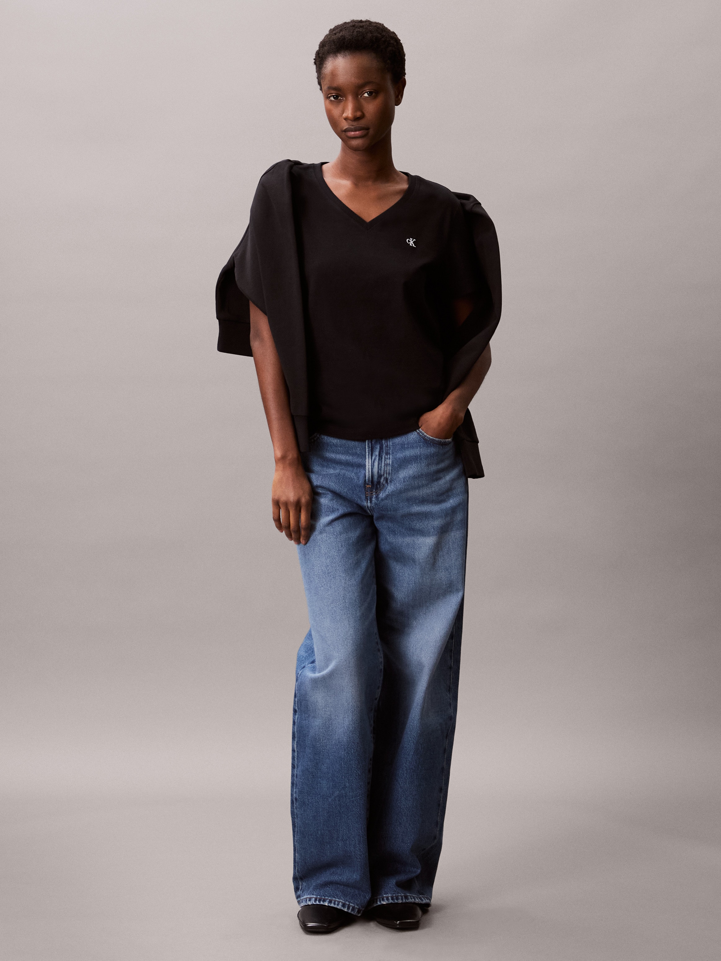 Calvin Klein Jeans T-Shirt »Archive Jersey Vnk Tee EU«, Mit V-Ausschnitt