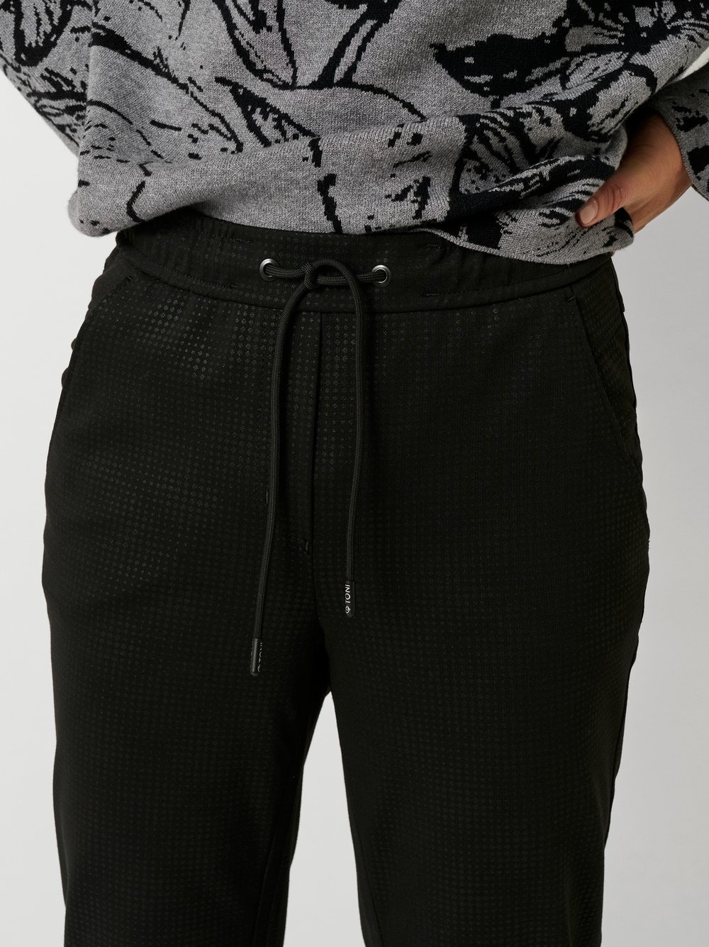 TONI Schlupfhose »Sue Modern Chic«, mit feinem Muster