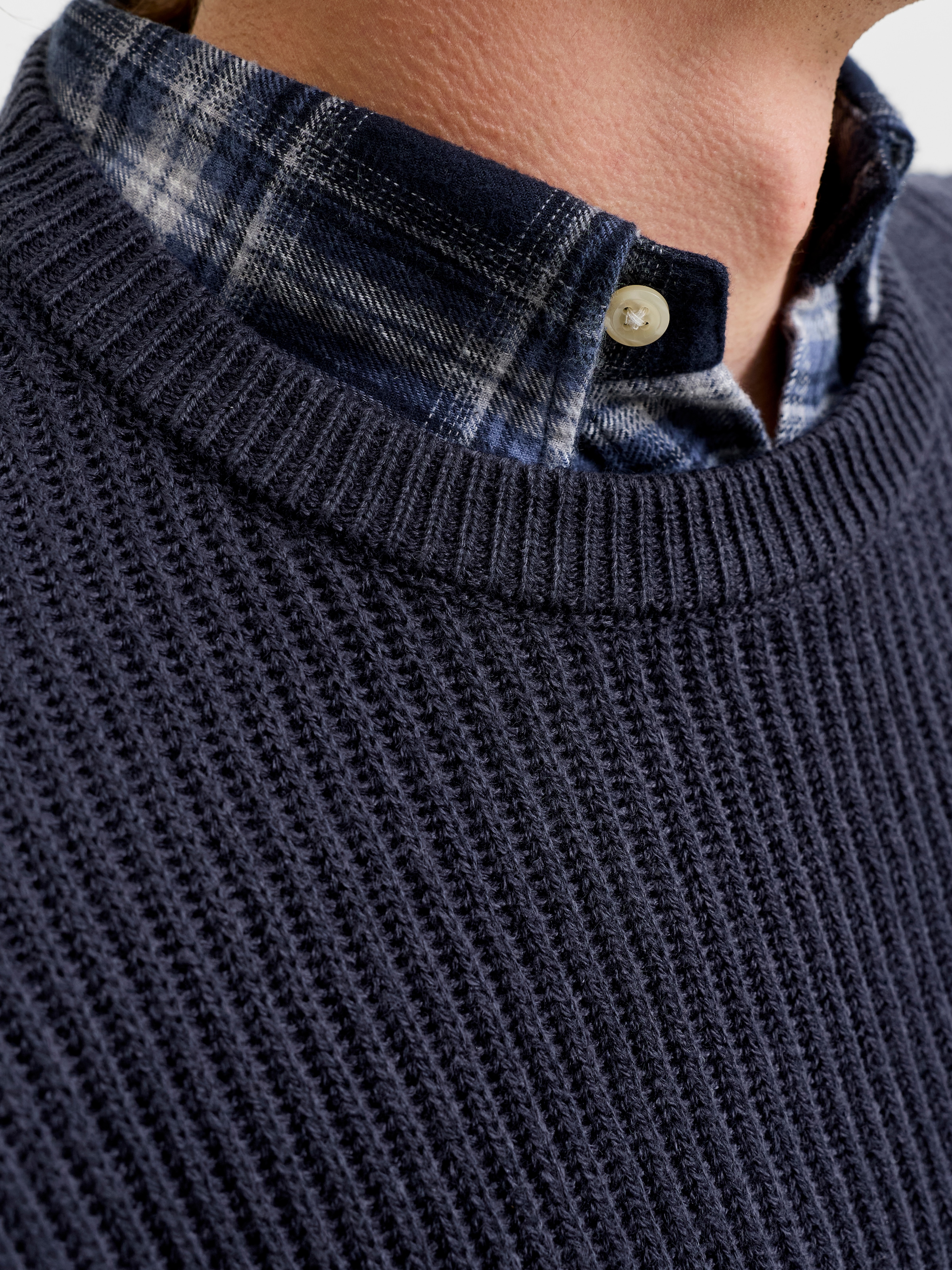 Jack & Jones PlusSize Rundhalspullover "JJPANNEL KNIT CREW NECK AW26 PLS" Materialmix, normal geschnitten