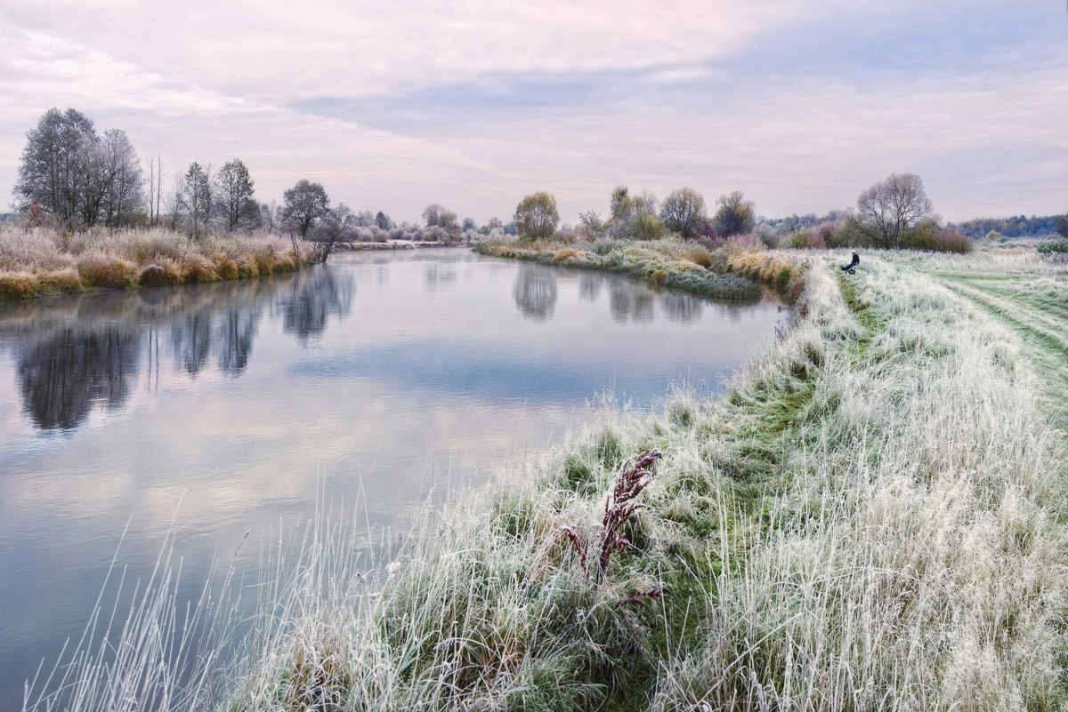 Papermoon Fototapete "Fluss durch Schneelandschaft"