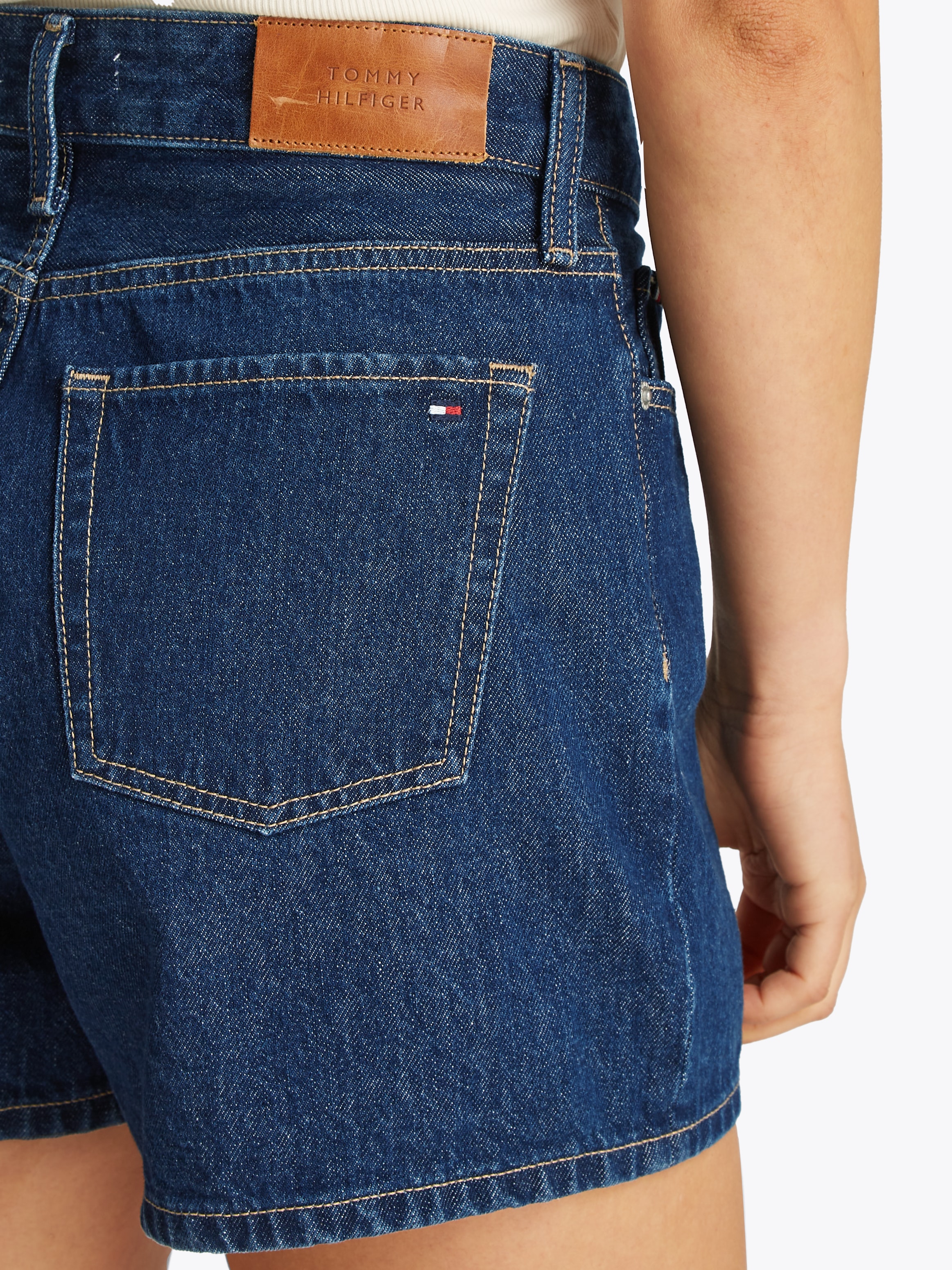 Tommy Hilfiger Shorts »DNM MINI SHORT HW ACE«, mit ausgestelltem Bein