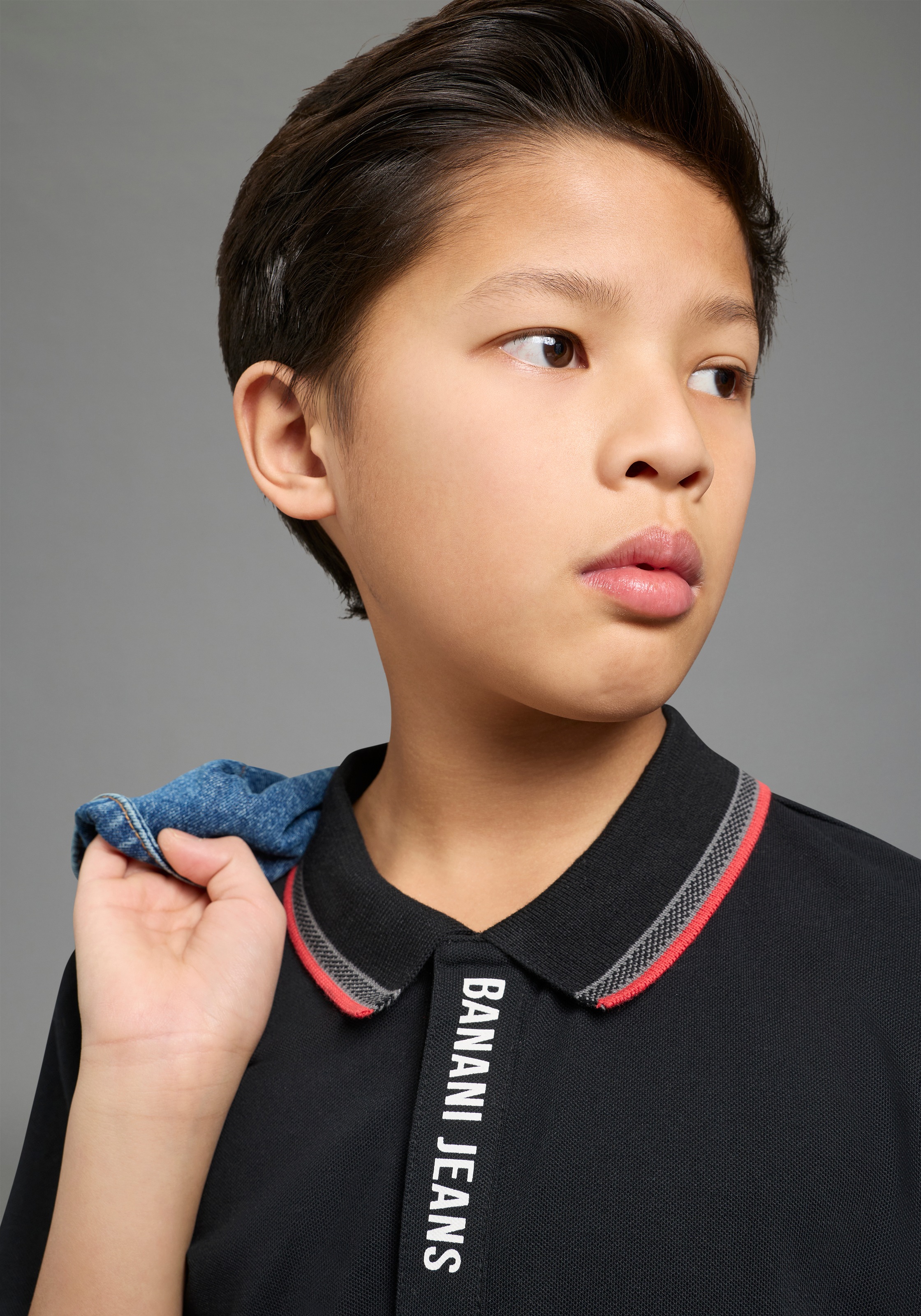 Thumbnail - Bruno Banani Poloshirt "Piqué-Shirt mit Logo-Print für Jungen" Basic-Passform, Kurzarm, mit Knopfleiste, mit Logodruck