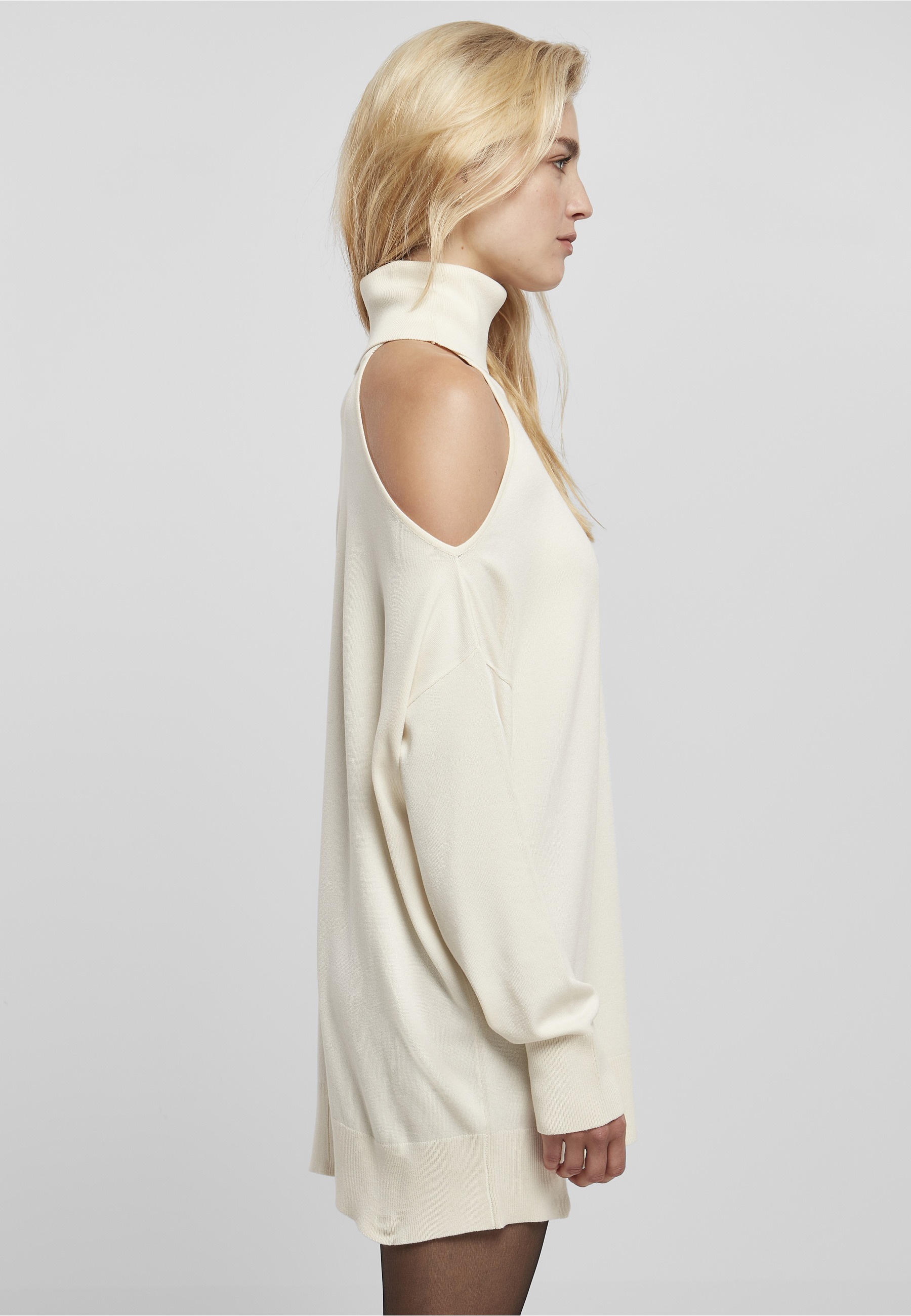 URBAN CLASSICS Fleecepullover »Urban Classics Damen Ladies Cold Shoulder Turtelneck Sweater«, 1 Stk.
