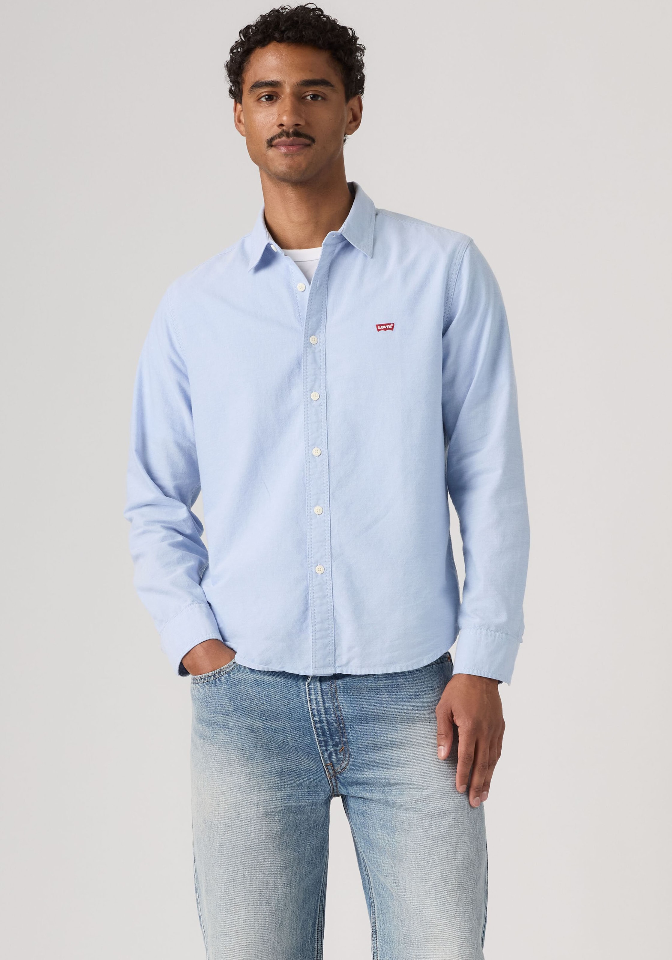 Levis Langarmhemd "CLS BATTERY HM SHIRT - STANDARD" mit abgerundetem Saum