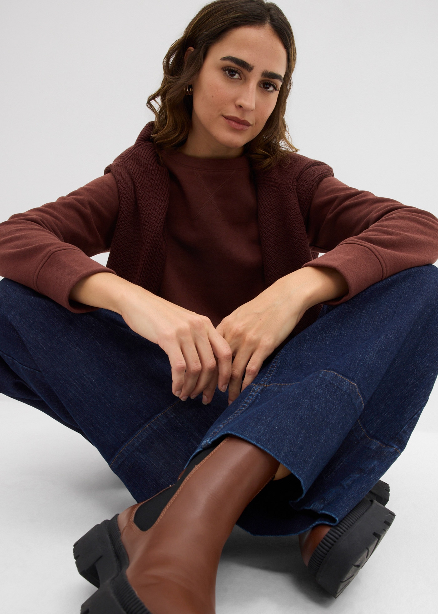 bonprix Sweatshirt »Sweatshirt«, klassischer Rundhalsausschnitt, bequeme Passform, ohne Verschluss
