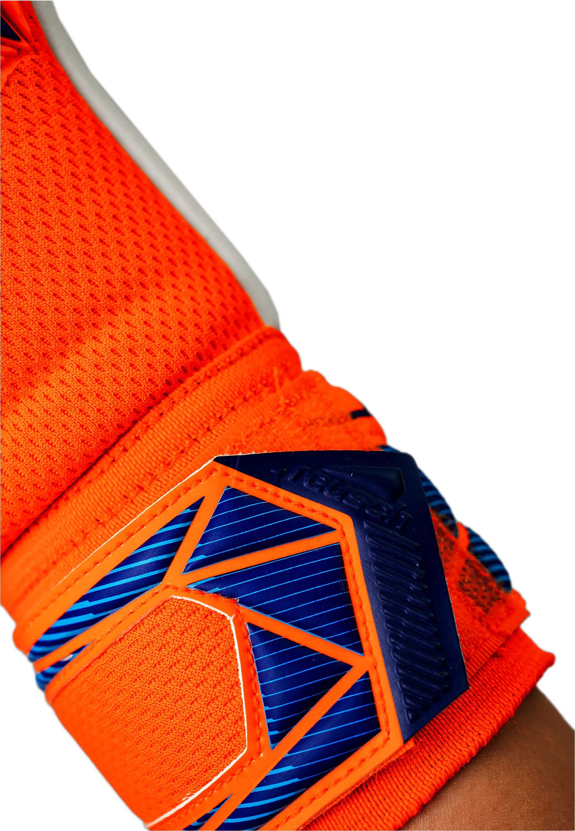 Reusch Torwarthandschuhe »Attrakt Freegel Advance Junior« mit präzisem Schnitt