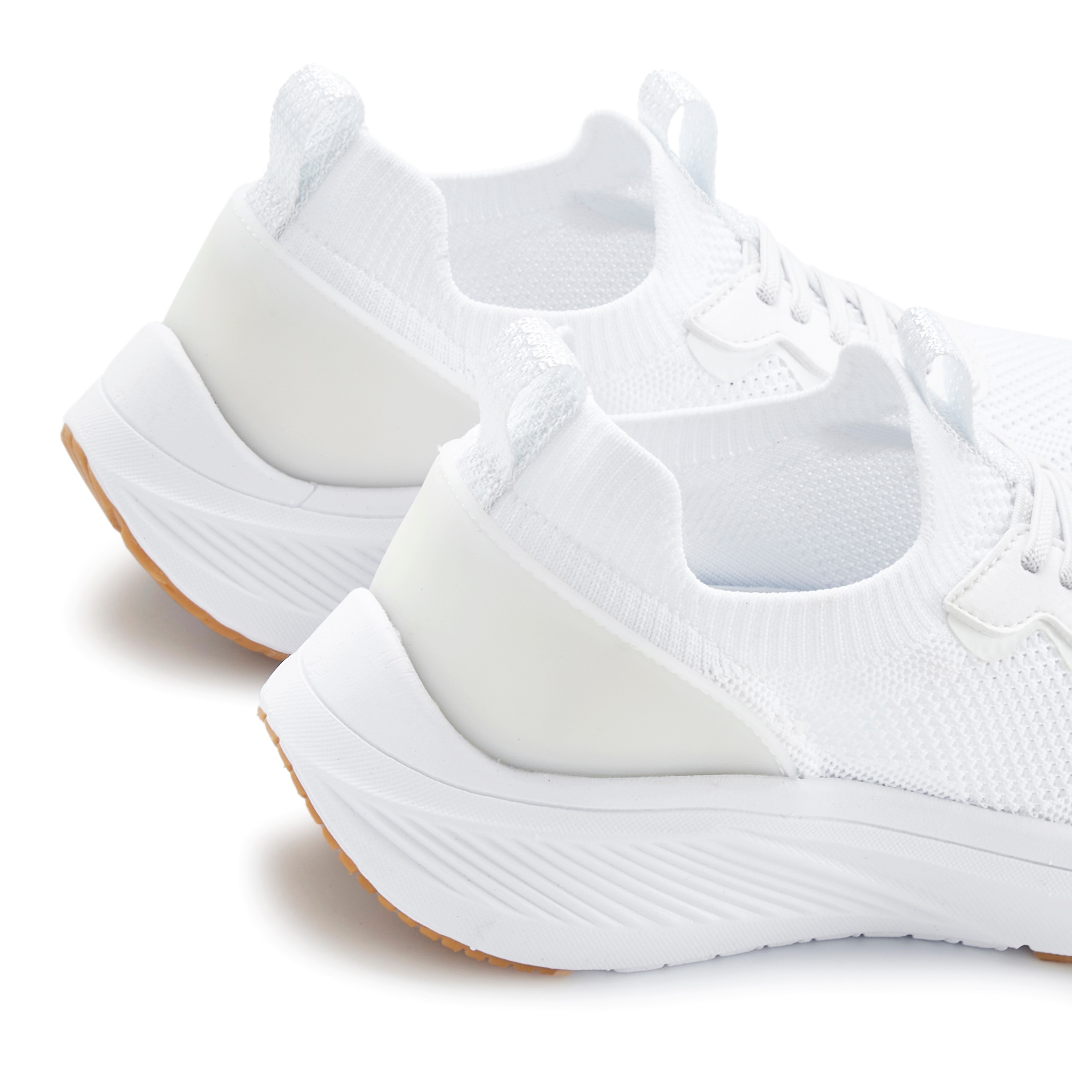 LASCANA Sneaker »Stoffschuhe,«, ultraleicht und bequem zum Reinschlüpfen mit Zierschnürung
