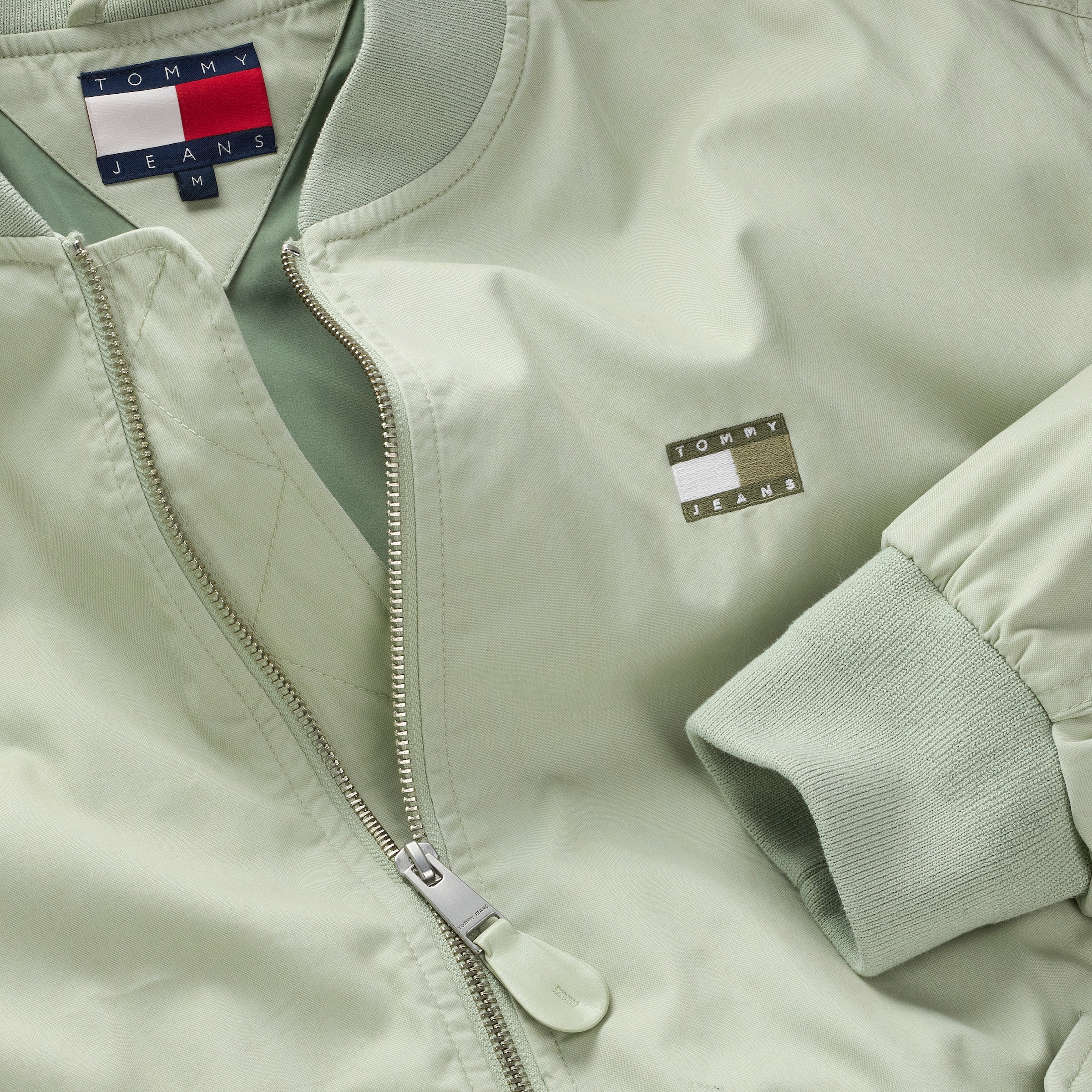 Tommy Jeans Bomberjacke »TJM COTTON BOMBER JACKET«, ohne Kapuze, Mit Rundhalsausschnitt