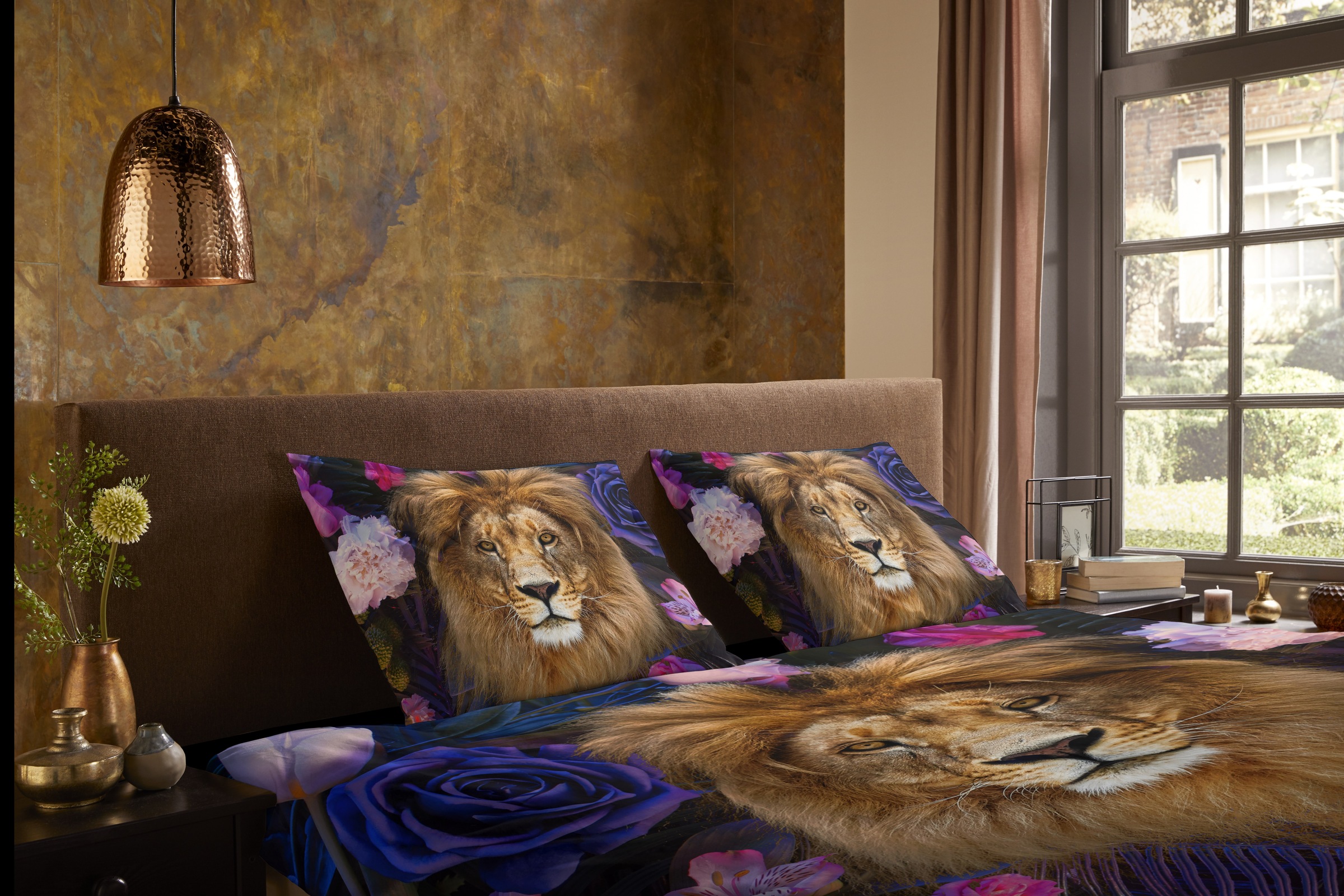 Thumbnail - PURE luxury collection Wendebettwäsche "Yuna" 2 Stk. Mikrofaser, 135x200, Pflegeleicht, Löwe, Blumen, lila, violett, mul...