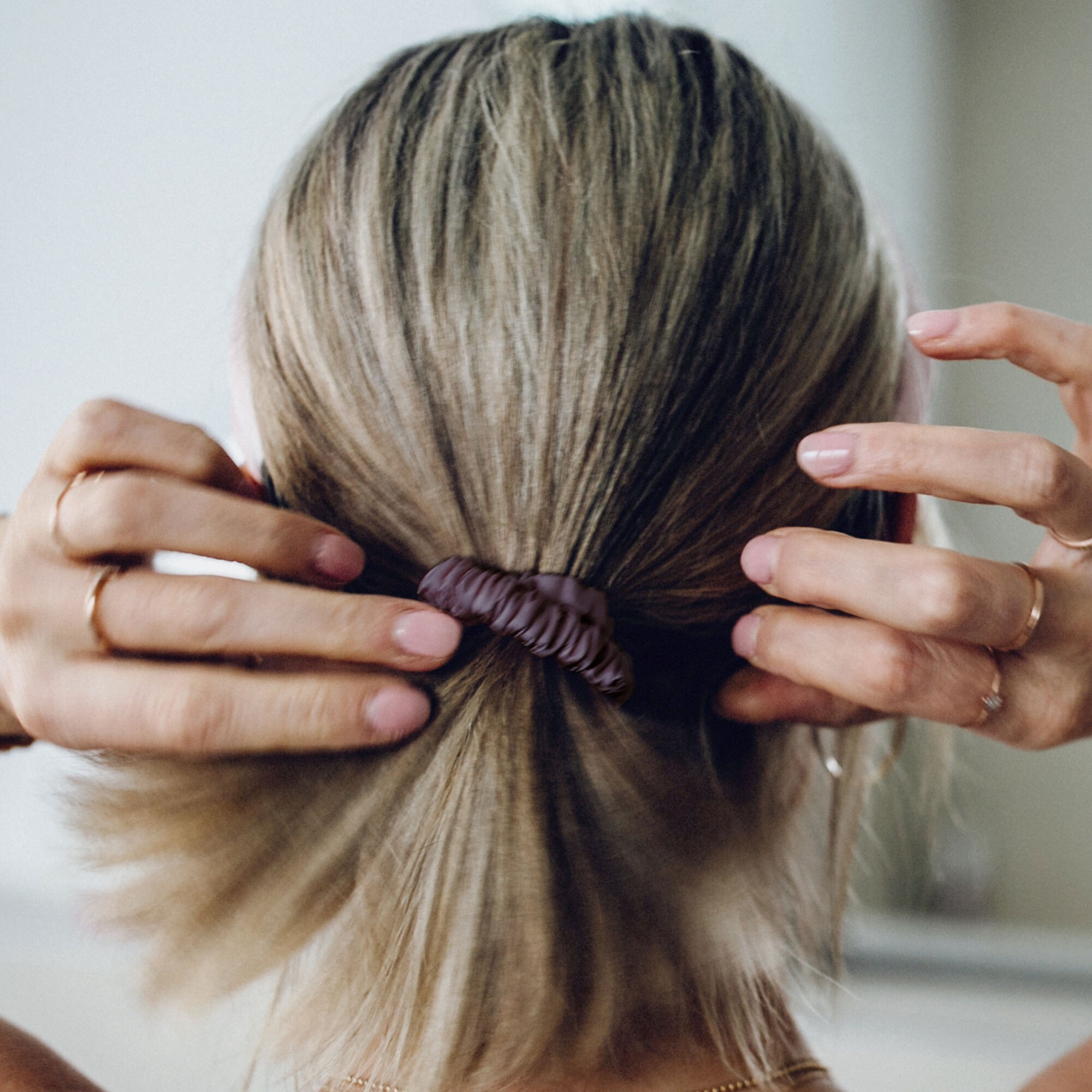 AILORIA Seidentuch »Tasche, Schlafmaske, Scrunchie S & Scrunchie M TRAVEL SET«