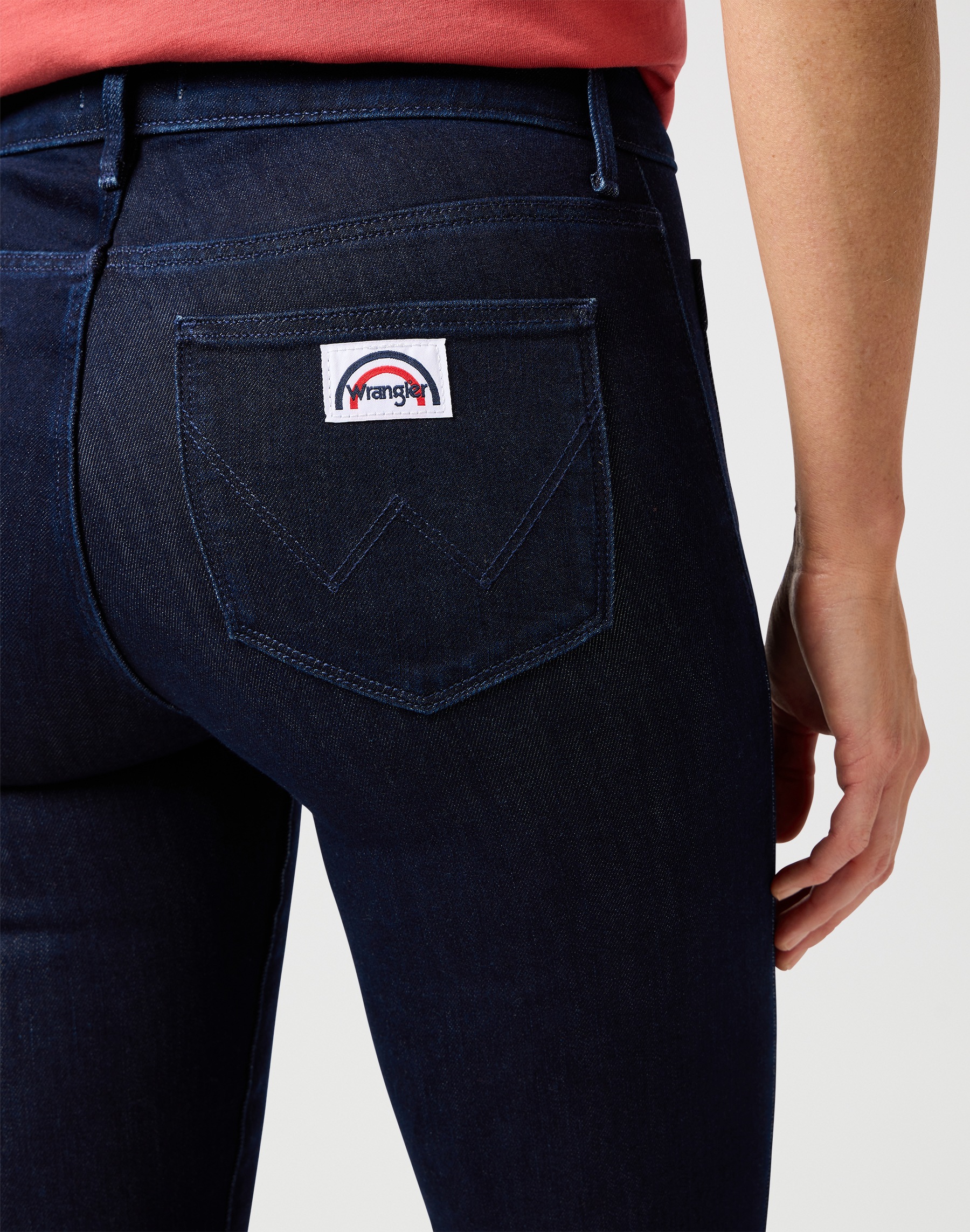 Thumbnail - Wrangler Bootcut-Jeans "Flare" im Retro-Design mit ausgestelltem Bein