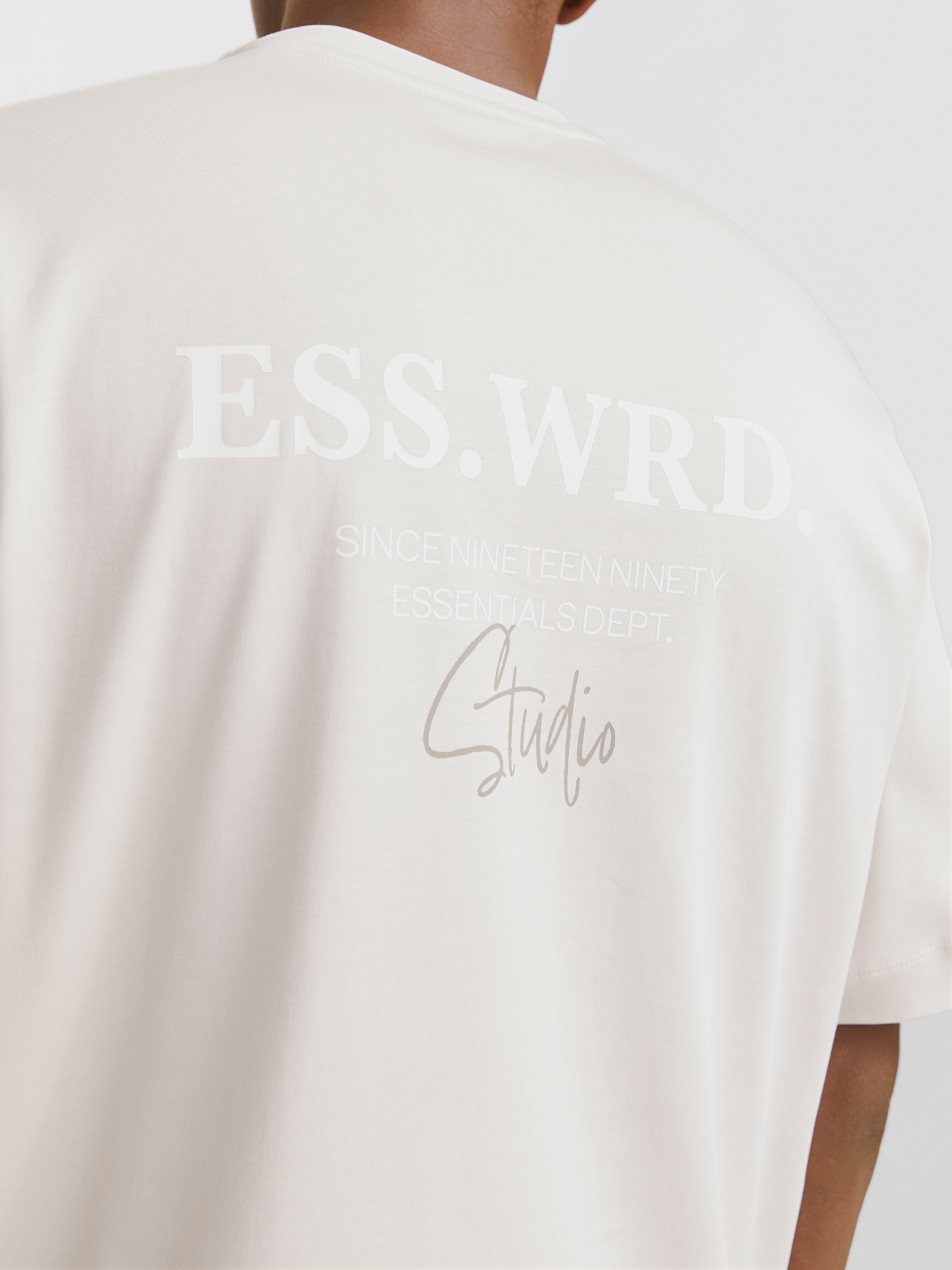 Jack & Jones Rundhalsshirt »JJEURBAN EDGE STUDIO TEE SS O-NECK NOOS«, mit Front und Back Print