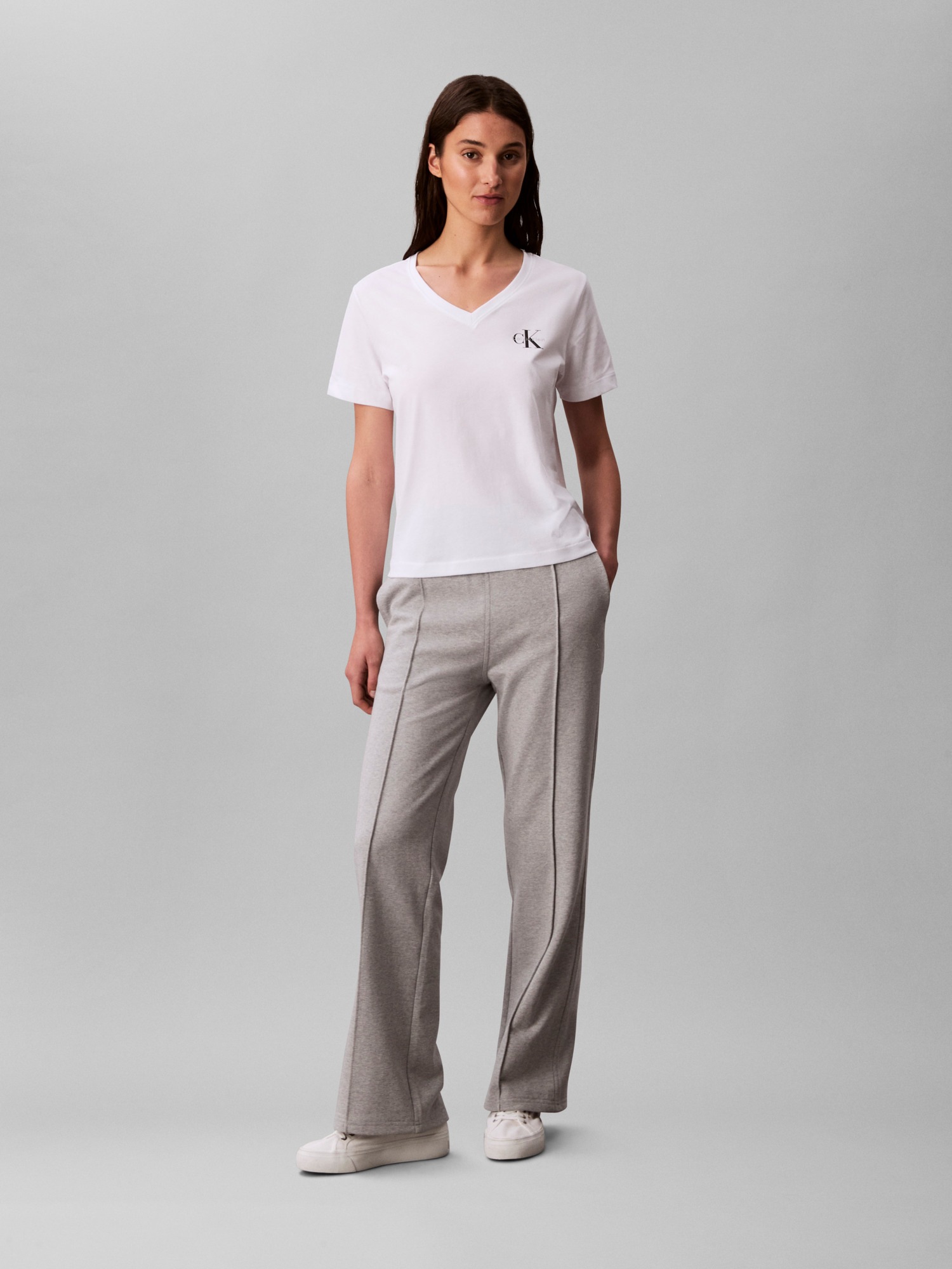 Calvin Klein Jeans Kurzarmshirt »A- Logo VN 2 pack Tee«, (Packung, 2er-Pack), Mit V-Ausschnitt
