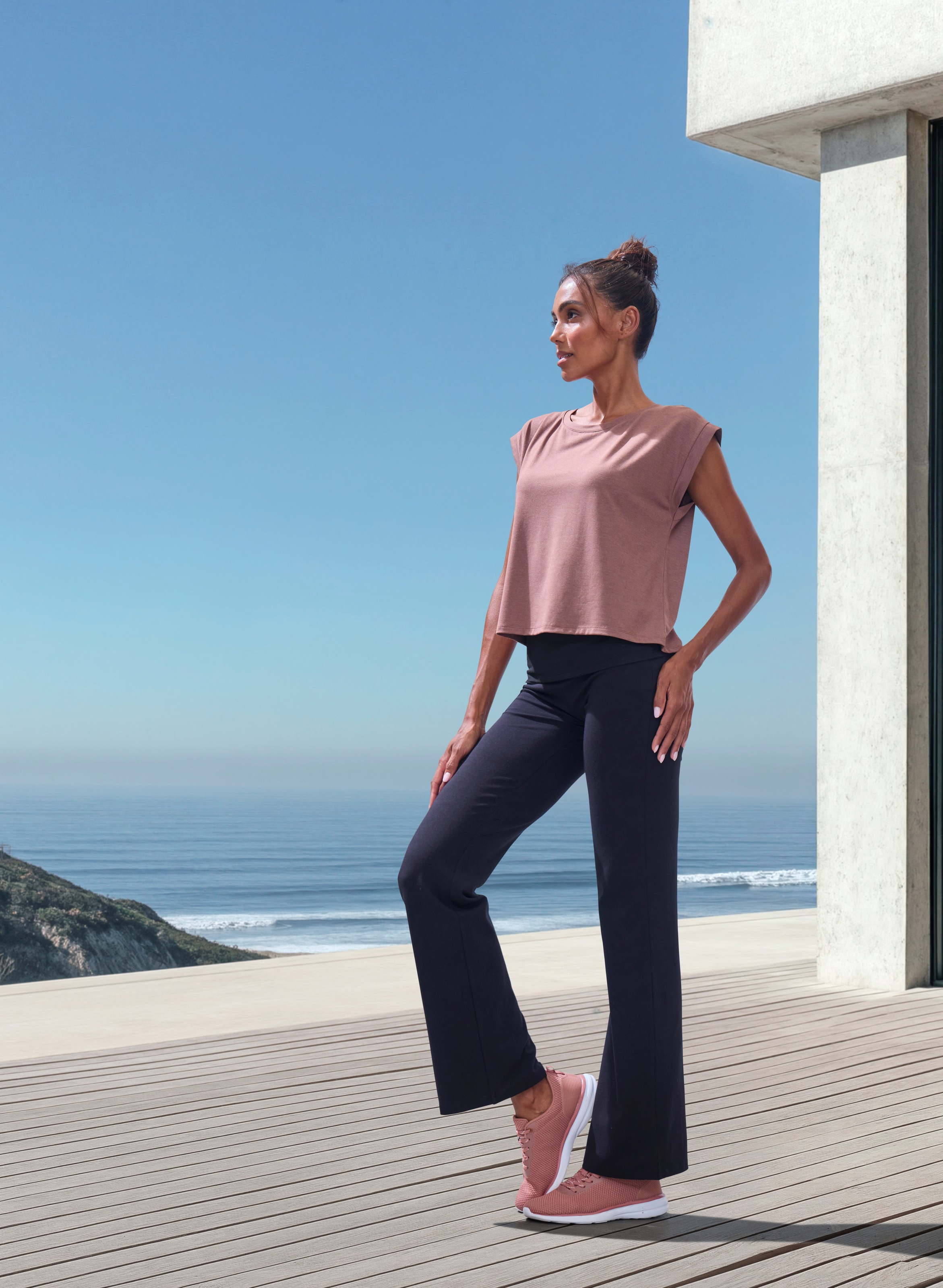 Thumbnail - LASCANA ACTIVE Layershirt 2 in 1 T-Shirt im Layer-Design