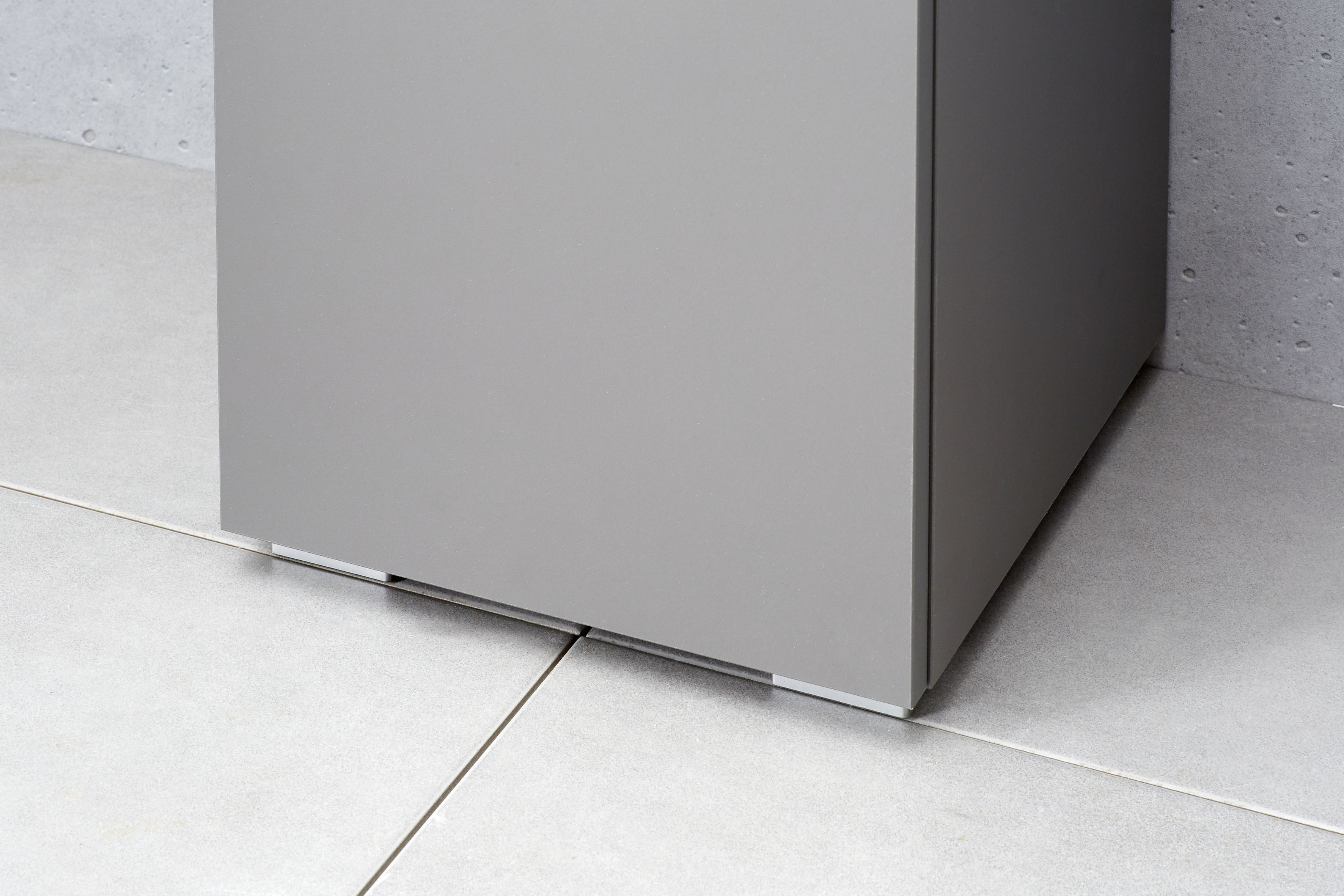 Thumbnail - Saphir Möbelfuß "Quickset Fuß-Set, 4er Set Sockelfüße, Silber matt, 2 cm hoch" 4 Stk. tlg. Möbelbeine aus Kunststoff, 4 ...