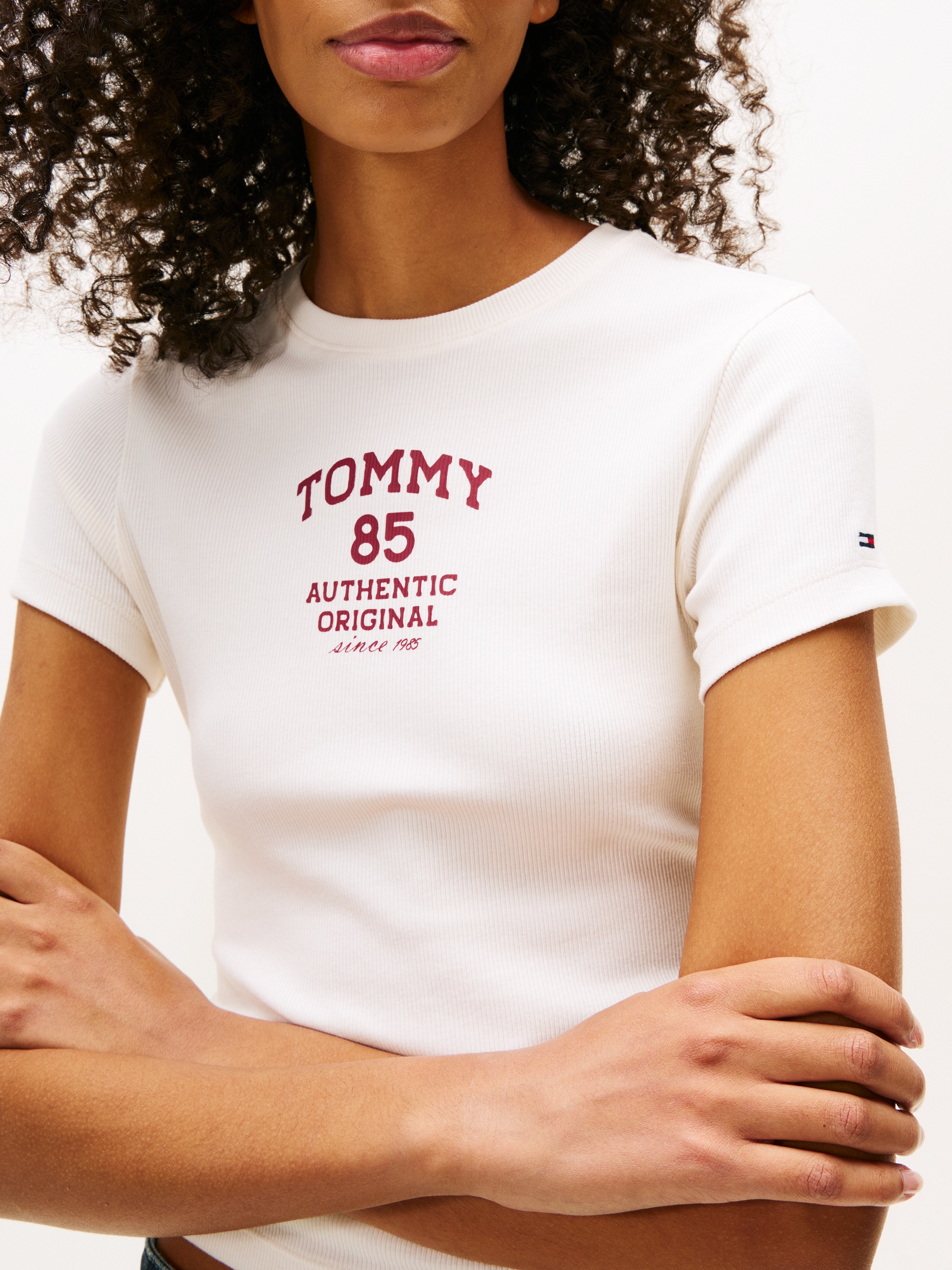 Tommy Jeans Kurzarmshirt "TJW SLIM TOMMY 85 RIB SS TEE" in gerippter Strukt günstig online kaufen