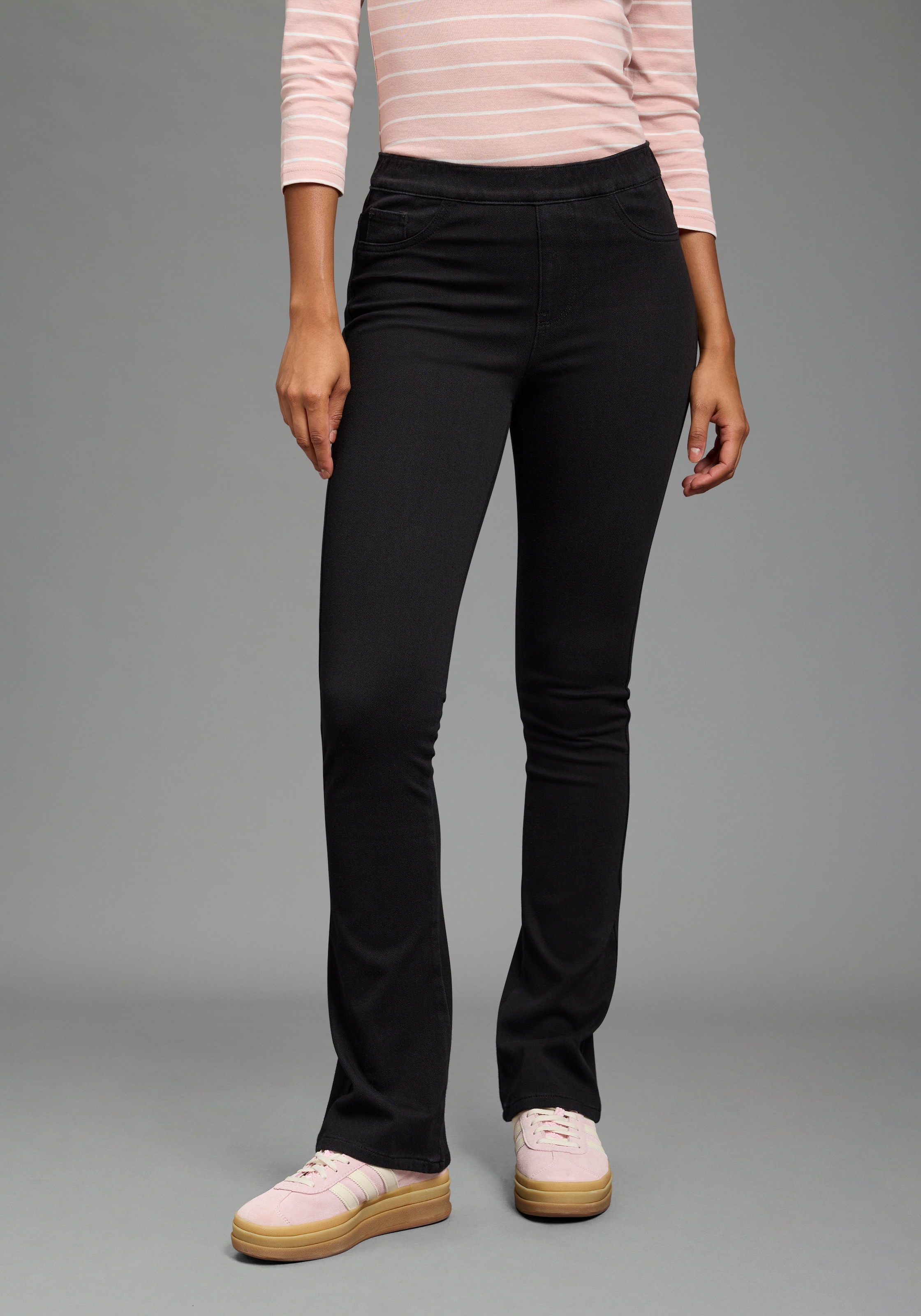 Arizona Jeansjeggings »im 4 Way Stretch, Quer- und Längselastisch, Bootcut« sehr schmale Passform, Bootcut-Beinform, normale Leibhöhe