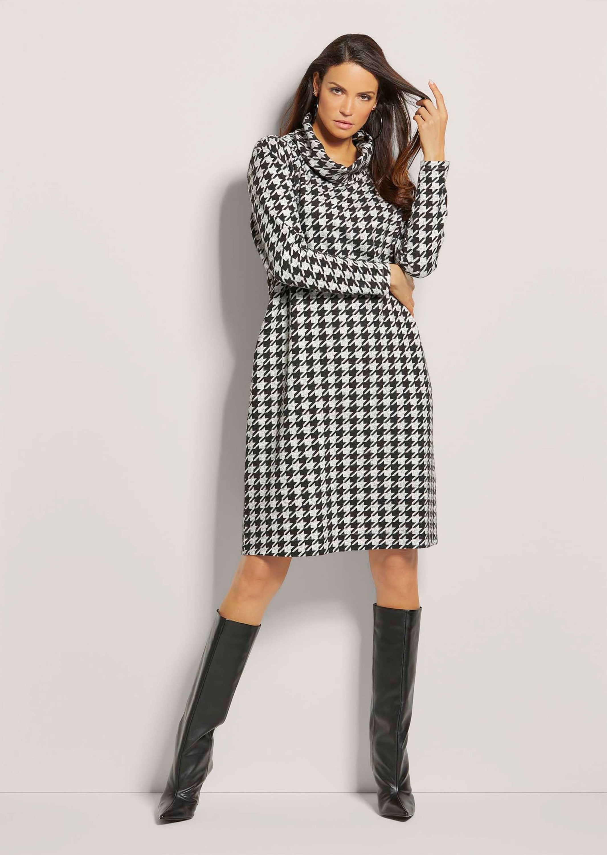MADELEINE Sommerkleid »Kleid Rollkragenkleid mit Taschen«