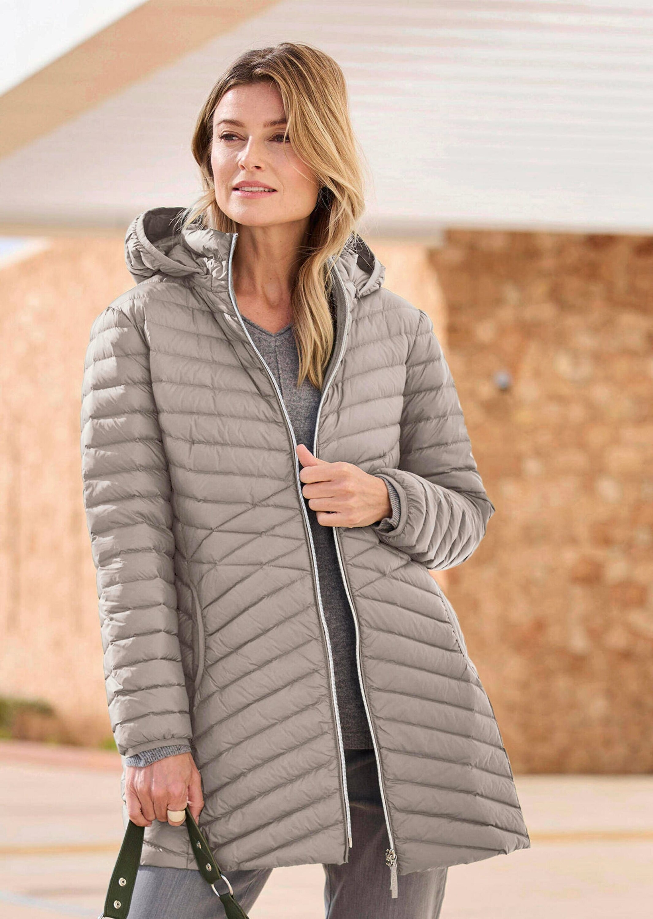 GOLDNER Winterjacke »Kurzgröße Daunenmantel mit femininer Steppung«