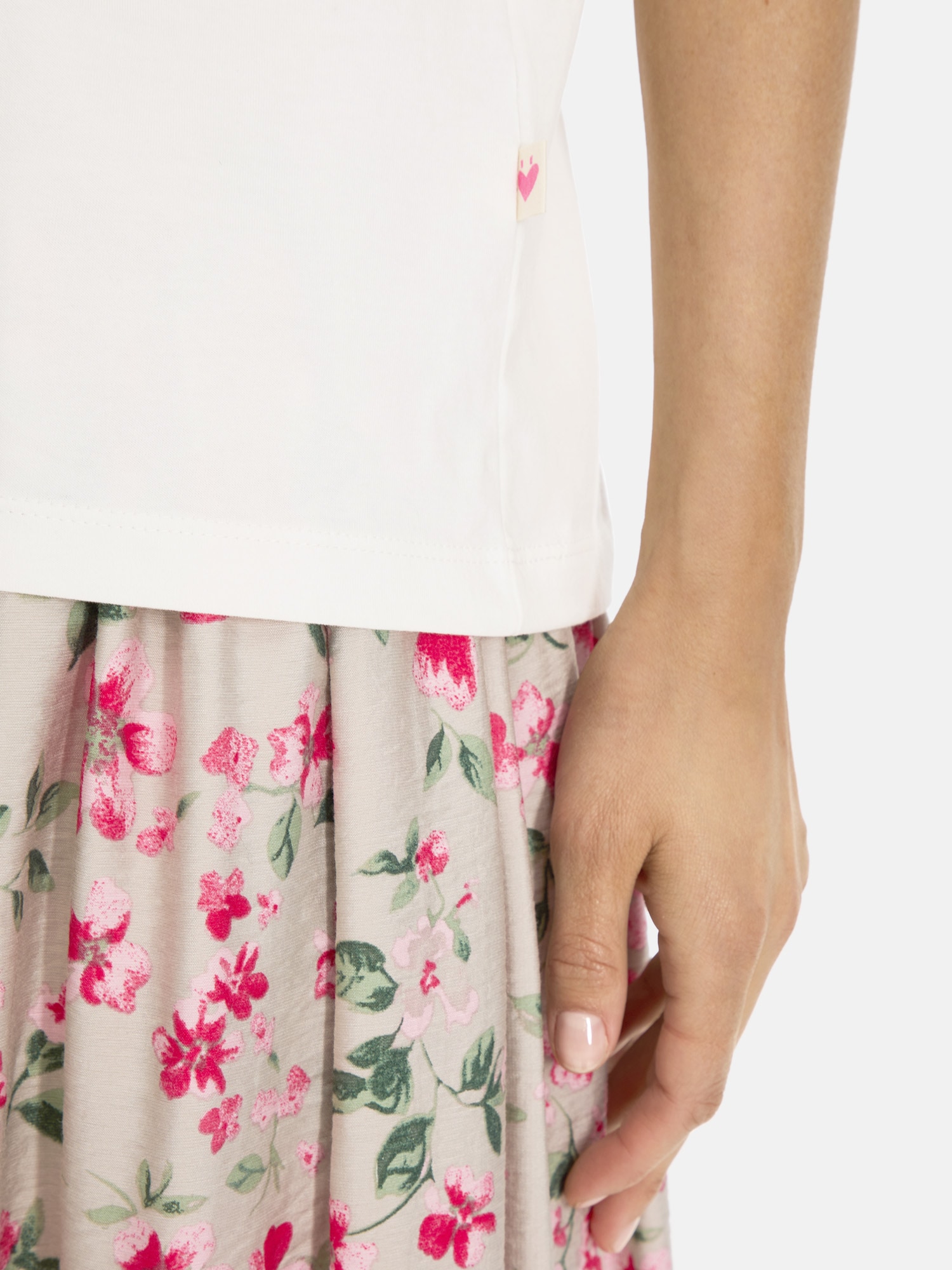 Lieblingsstück Print-Shirt »Cara«, in Rundhalsform mit Hotfix Frontmotiv