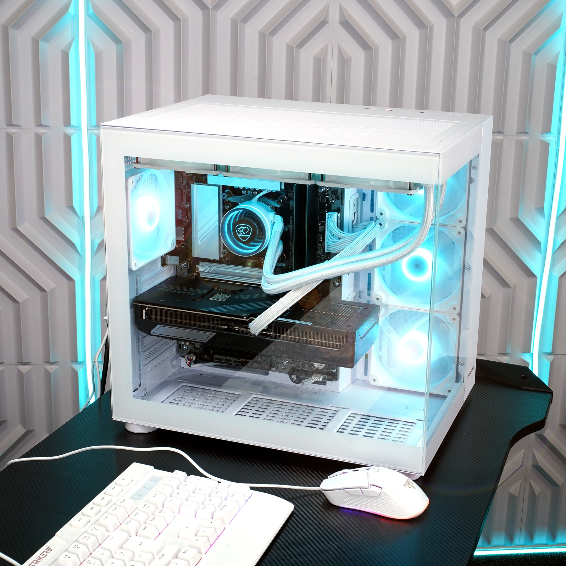 Cougar Gaming-PC »FV150 WT 7958 AMD Ryzen 7 9700X 32GB DDR5 1TB SSD RX 9070 XT« Windows 11, DDR5 RAM, Wasserkühlung