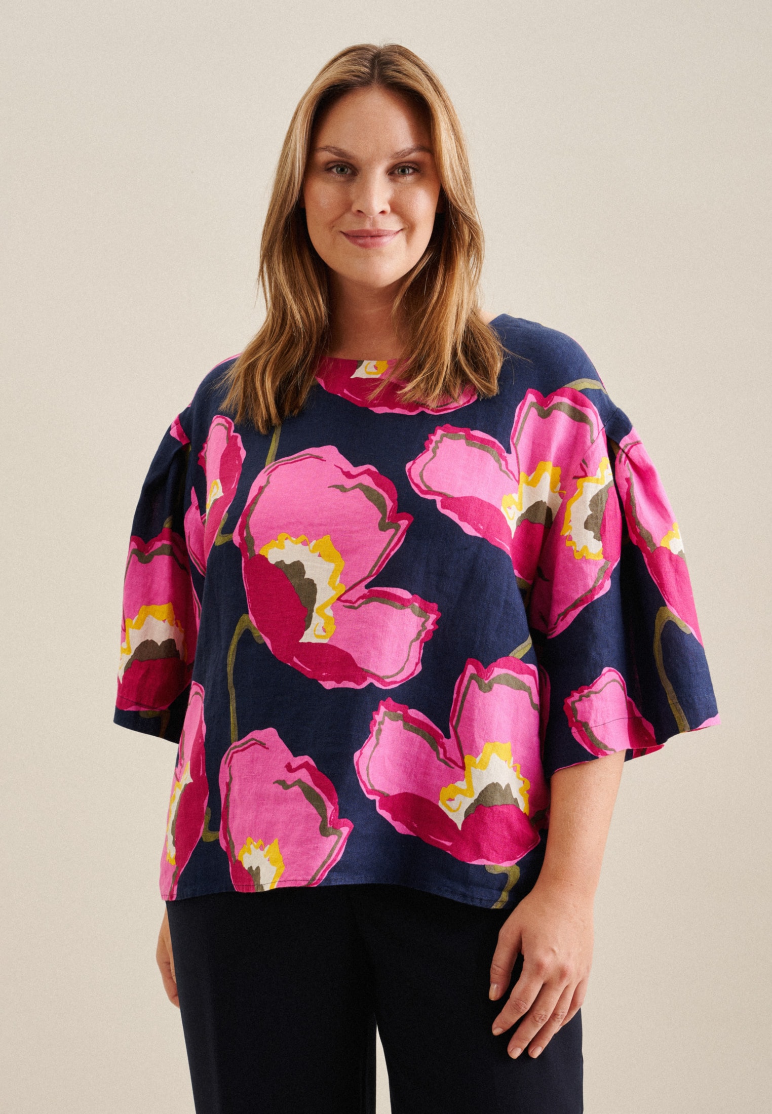 Shirtbluse »Schwarze Rose«, Kurzarm Rundhals Floral