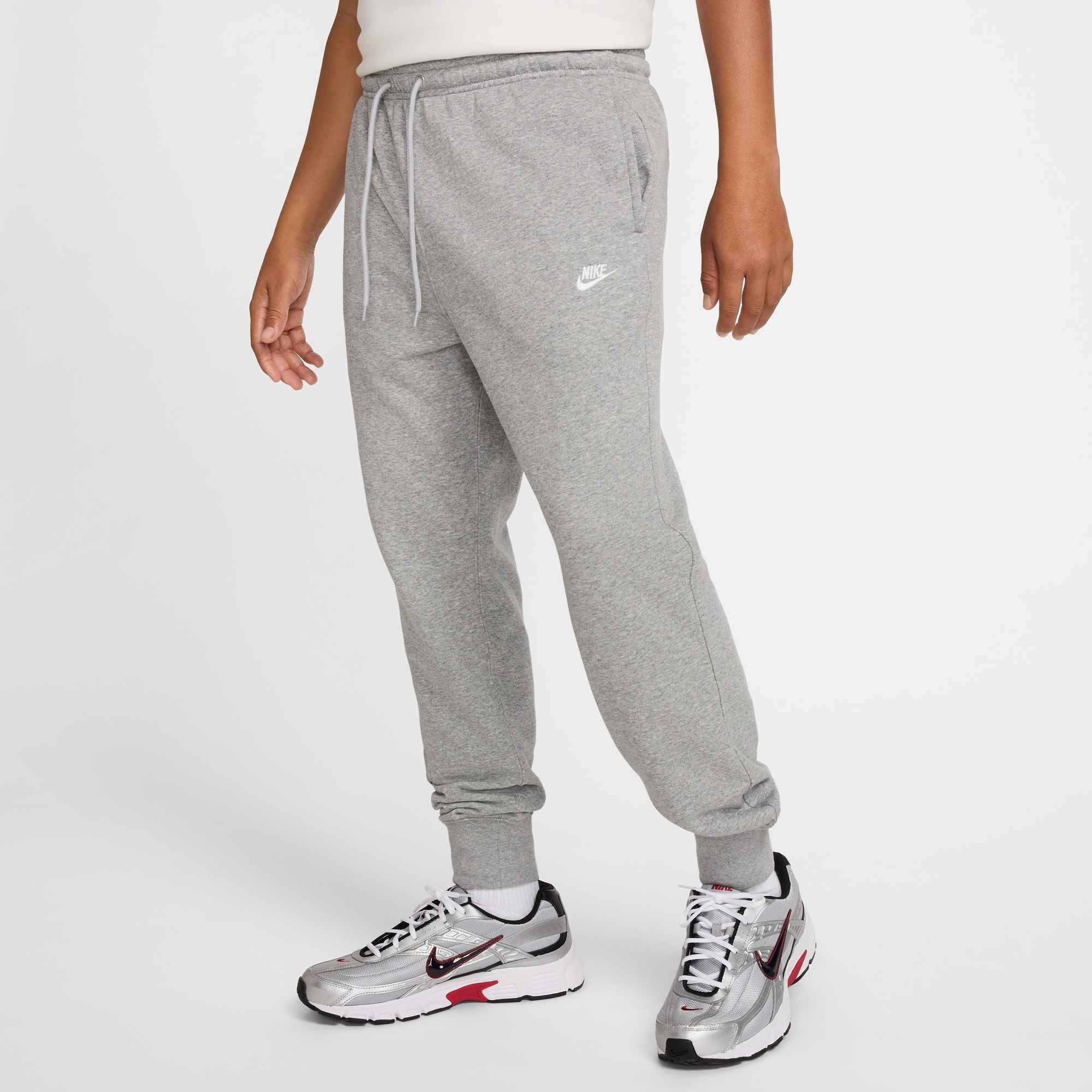 Nike Sportswear Sporthose »M NK CLUB FT JOGGER«  mit Eingrifftaschen und Gesäßtasche, mit Kordelverschluss