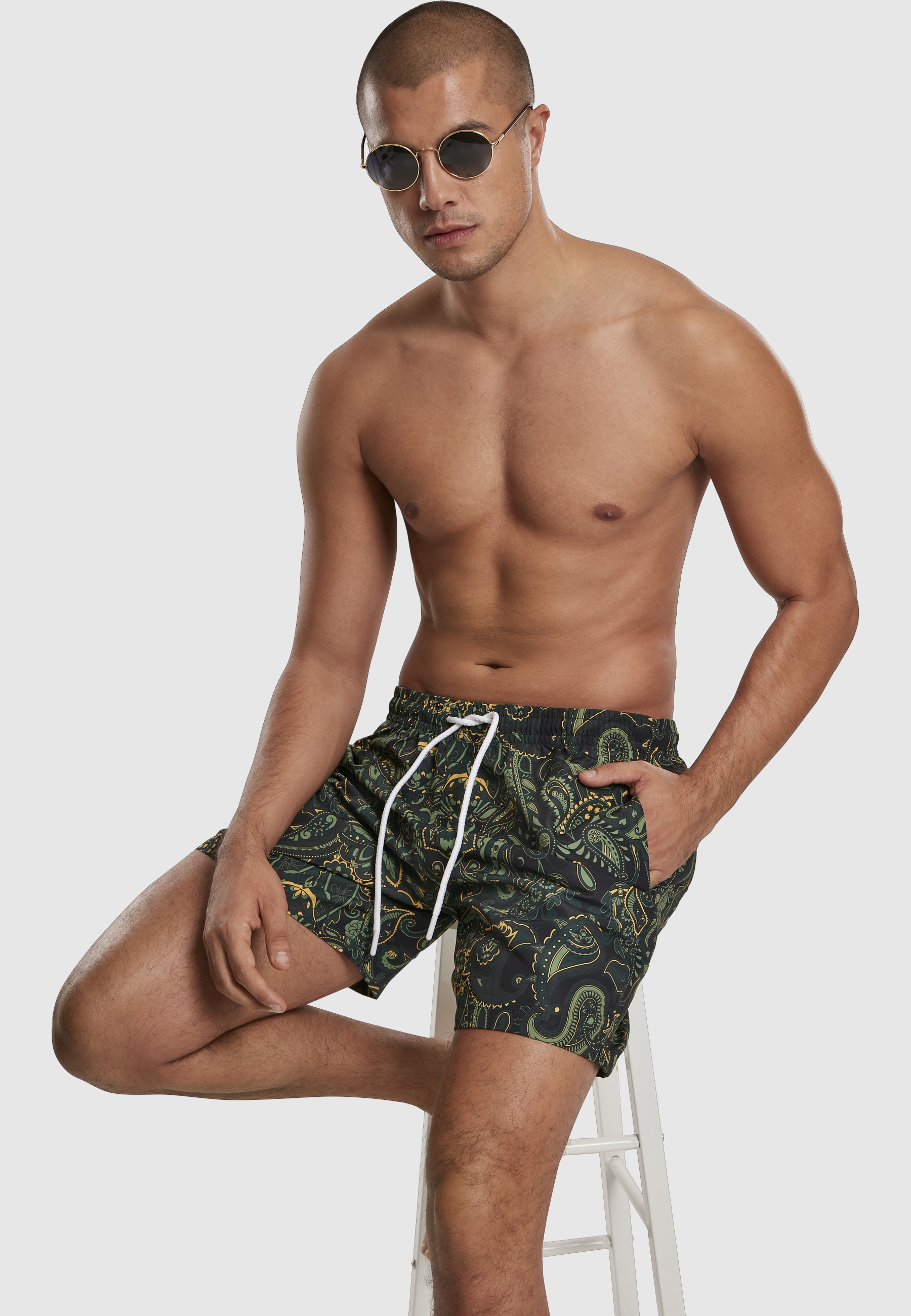 URBAN CLASSICS Badeshorts »Urban Classics Herren Paisley Swim Shorts«