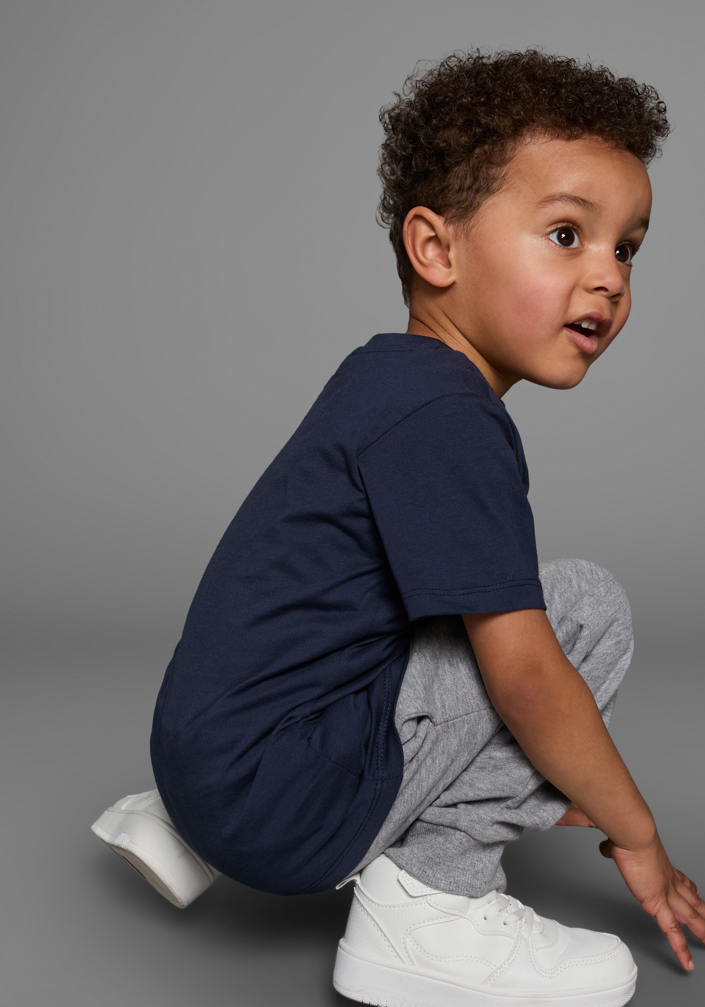 KIDSWORLD T-Shirt, Kurzarm, Basic-Passform, mit stylischem Druck, mit Rippbündchen