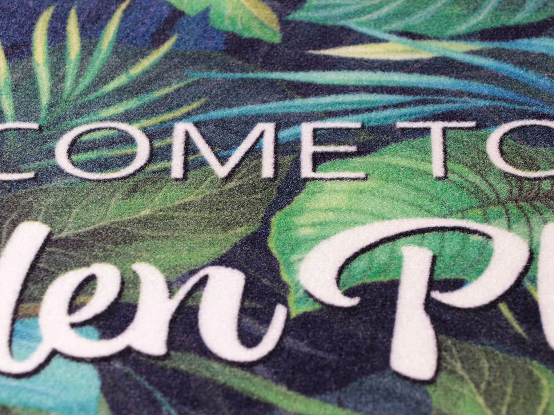 Primaflor-Ideen in Textil Fußmatte »VELVET - HIDDEN PLACE, Made in Belgium«, rechteckig, 5 mm Höhe, Schmutzfangmatte, Motiv Dschungel, mit Spruch, waschbar, rutschhemmend