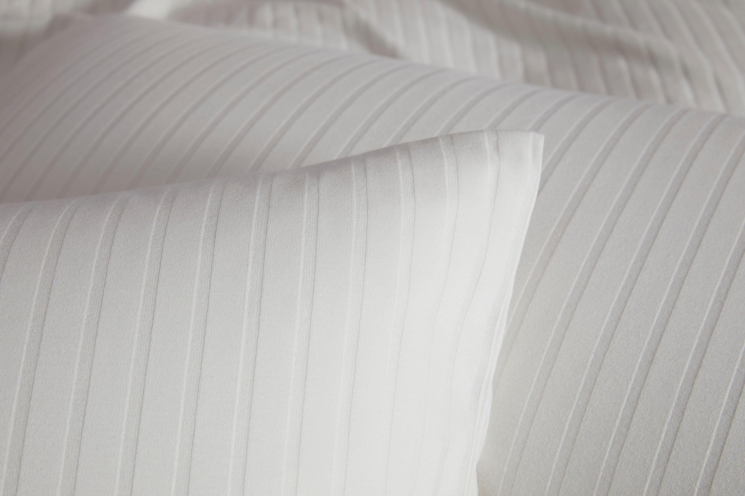 Elegante Bettwäsche "Solid Stripe" 2 Stk. tlg. angenehmes Hautgefühl günstig online kaufen