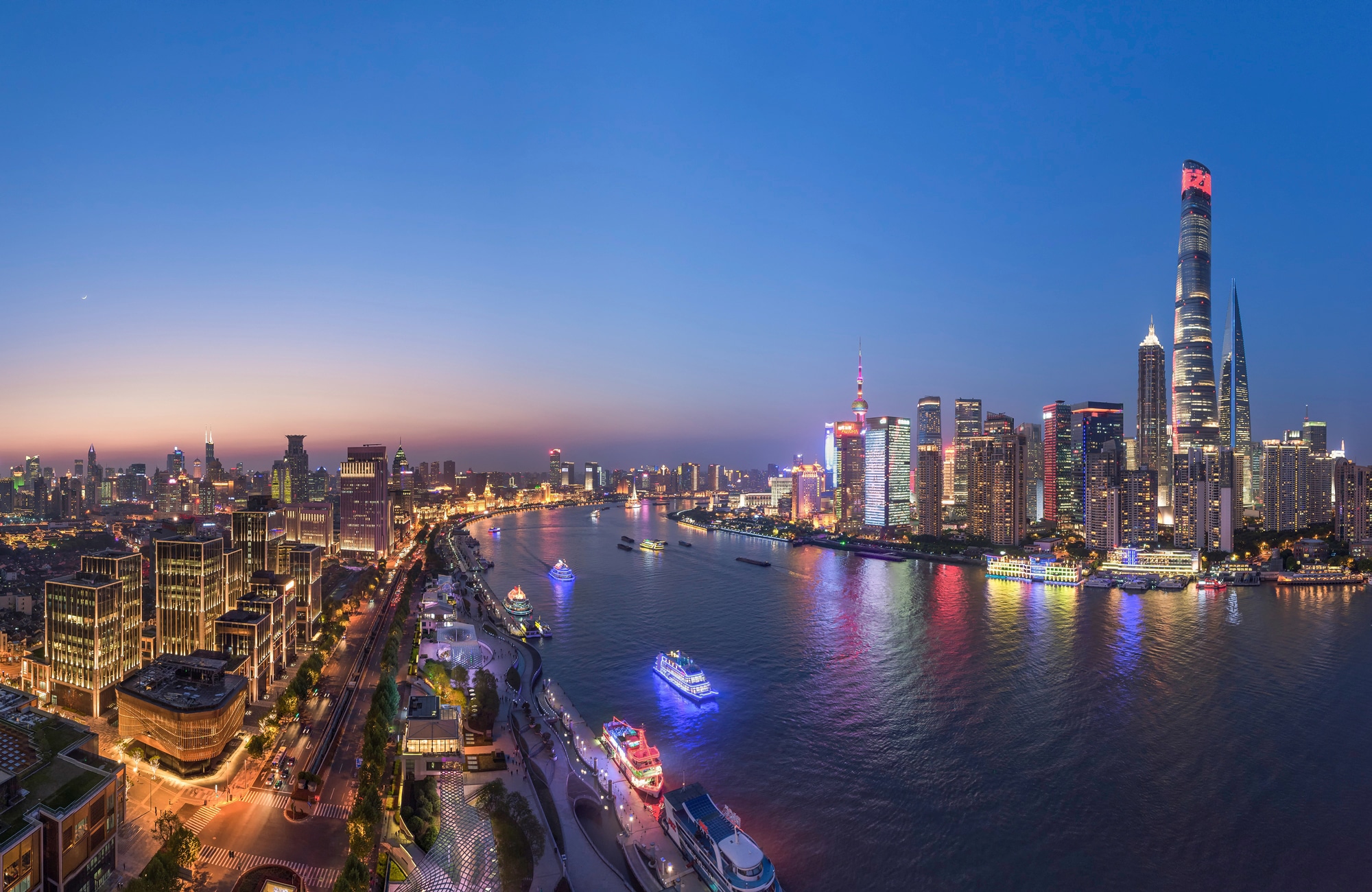 Papermoon Fototapete "Photo-Art ZHIBO CHEN, DIE BLAUE STUNDE IN SHANGHAI"