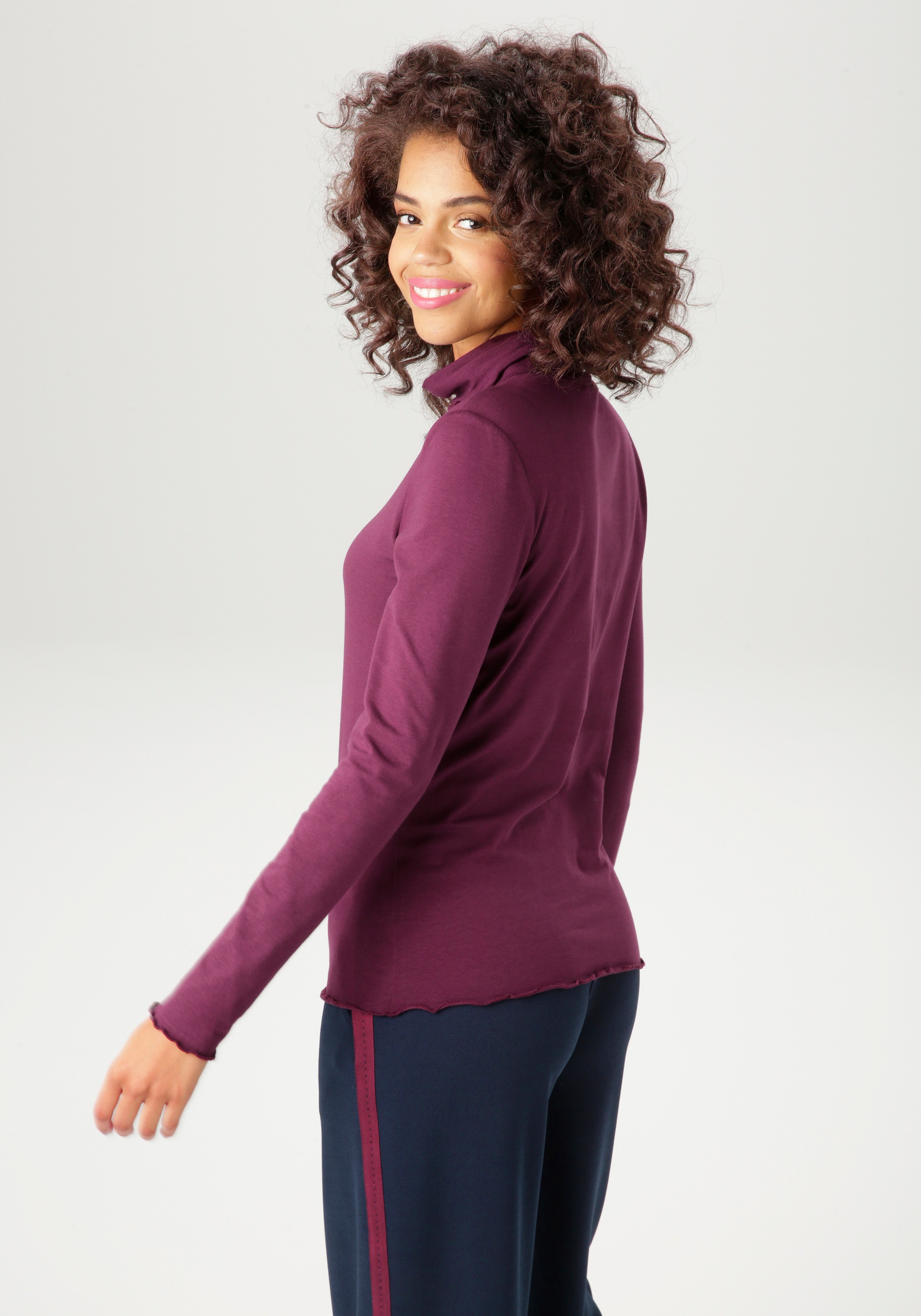 Aniston CASUAL Rollkragenshirt, mit gewellten Abschlüssen - NEUE KOLLEKTION günstig online kaufen
