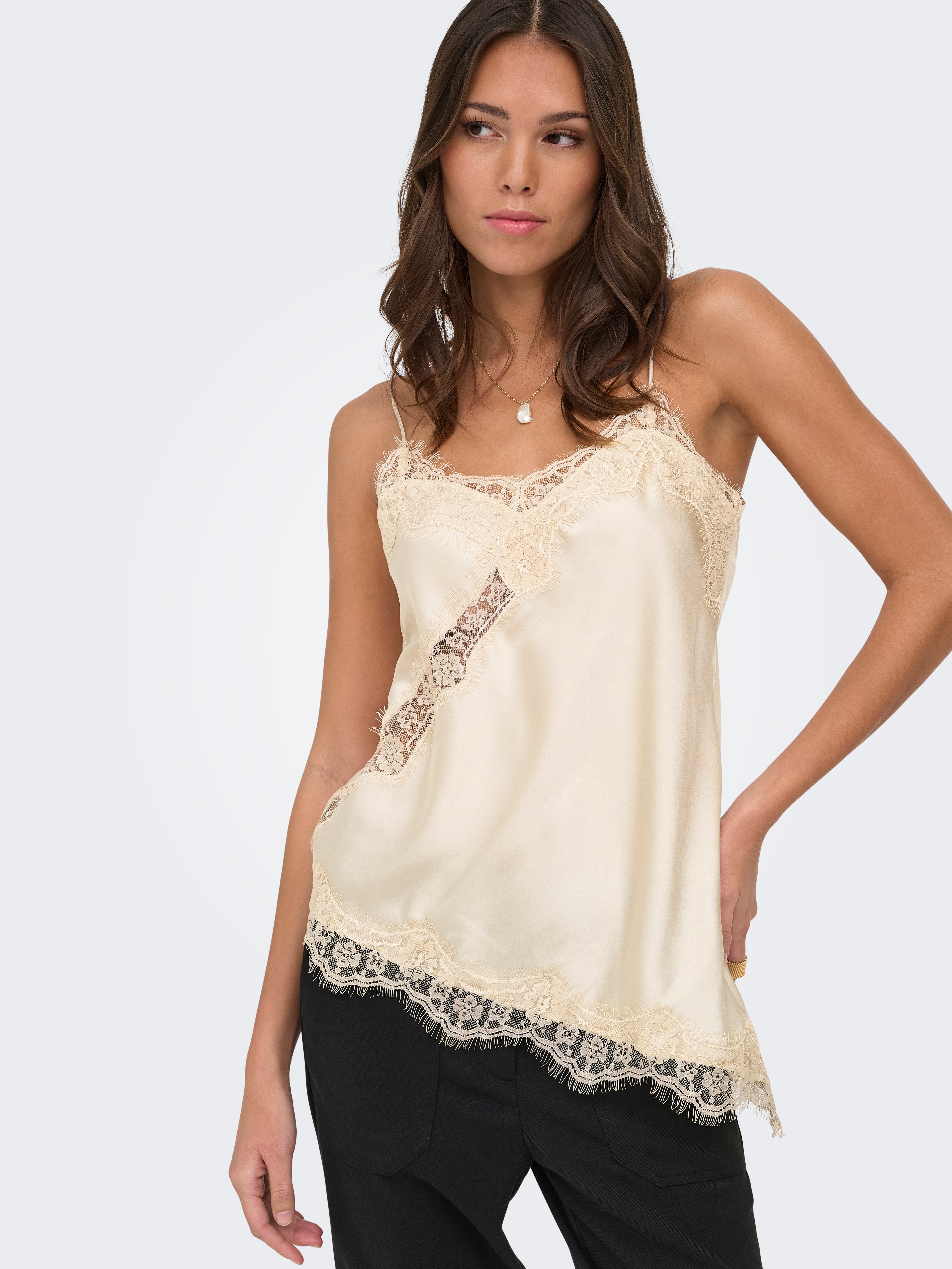 JDY Trägertop "JDYFIFI S/L ASYM LACE SINGLET WVN NOOS" Polyester, regular fit