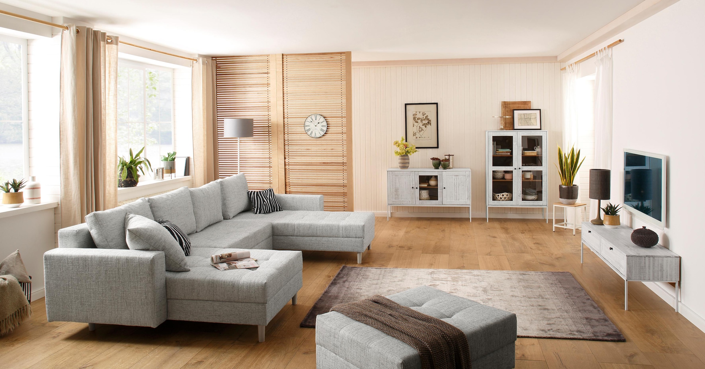 Home affaire Sideboard »Freya«, Kommode mit 2 Holztüren, aus Massivholz, Breite 130 cm