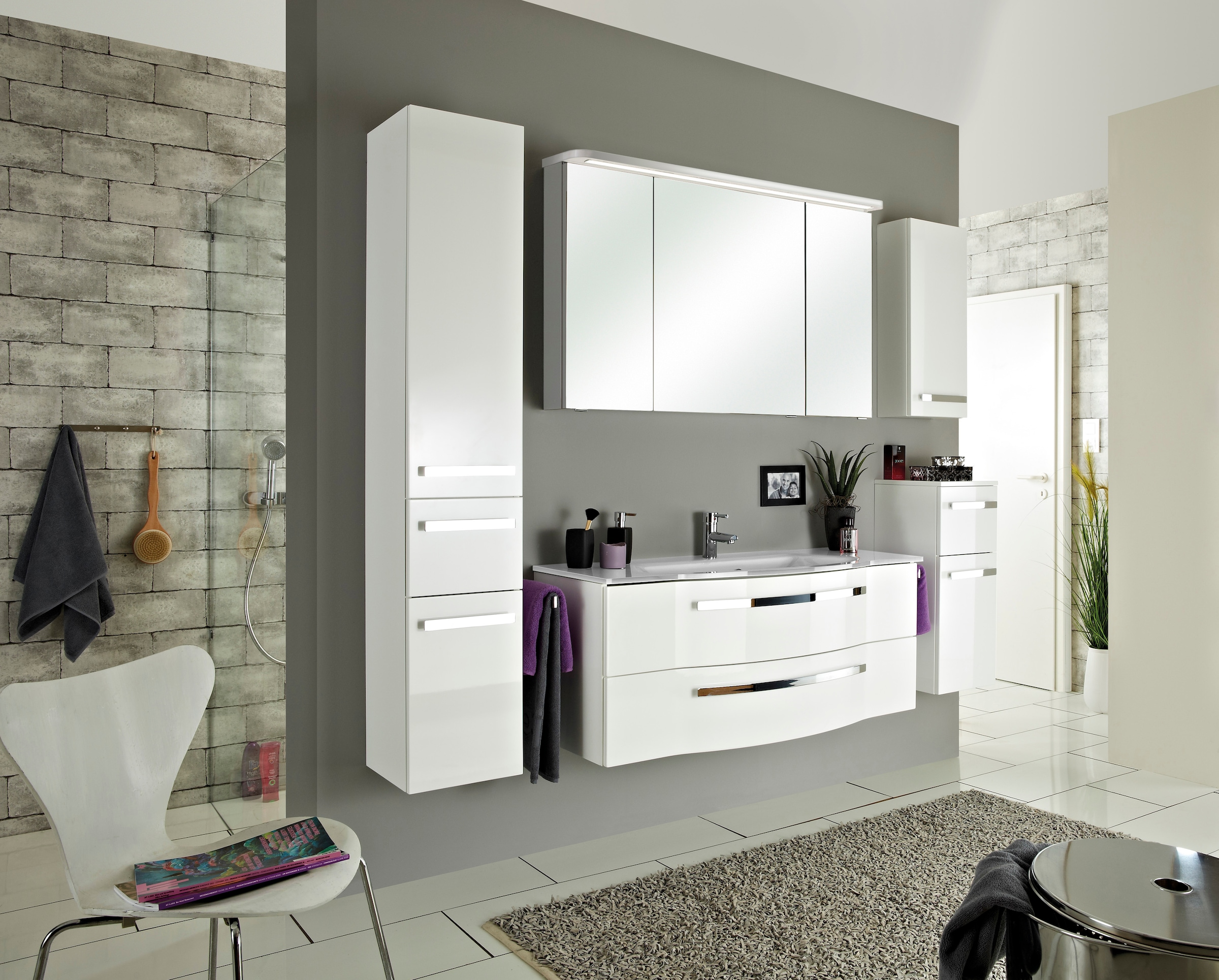 Saphir Spiegelschrank »Serie 4005 Badezimmer-Spiegelschrank inkl. LED-Kranzbeleuchtung«, Badschrank 120 cm breit, 3 Türen, 6 Glas-Einlegeböden, inkl Türdämpfer