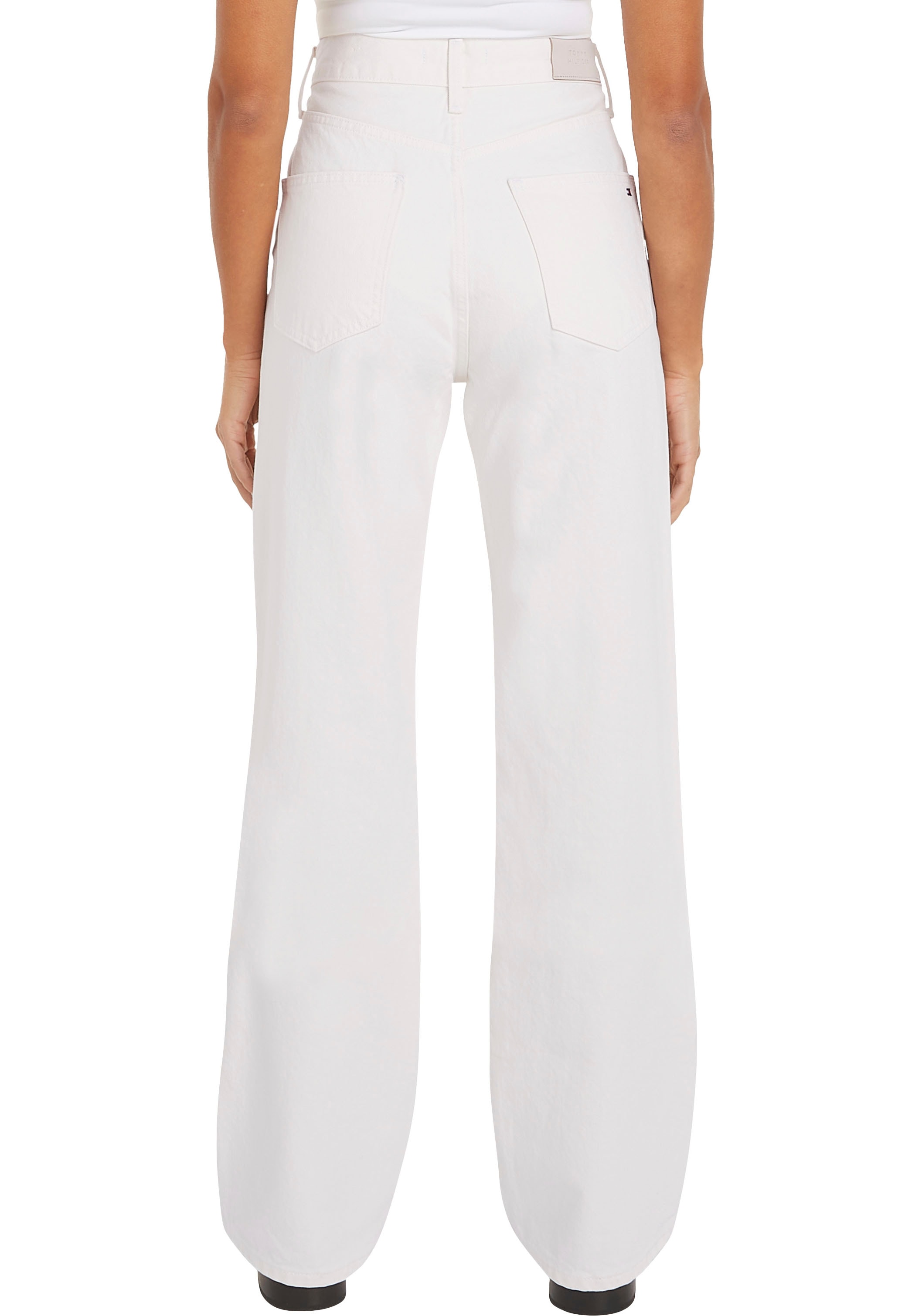 Tommy Hilfiger Bootcut-Jeans »RELAXED BOOTCUT HW ECRU« mit Tommy Hilfiger Logo-Badge