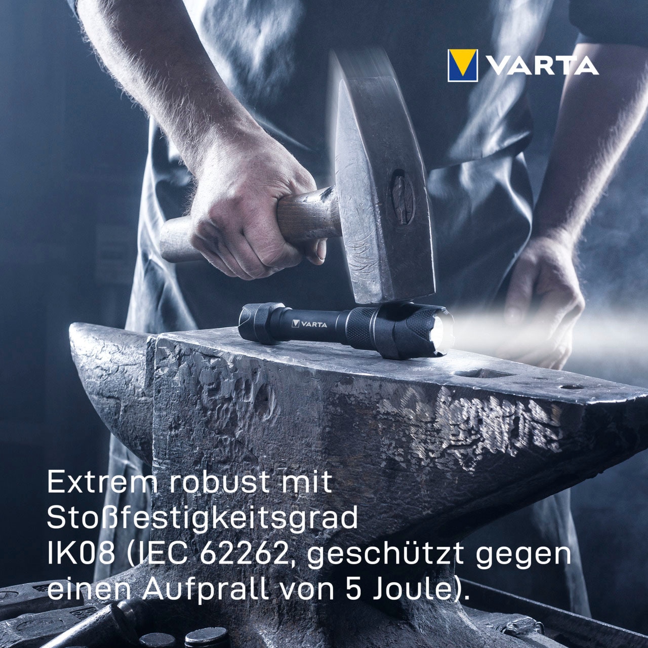 VARTA Taschenlampe »Indestructible F30 Pro 6 Watt LED«, wasser- und staubdicht, stoßabsorbierend, eloxiertes Aluminium Gehäuse