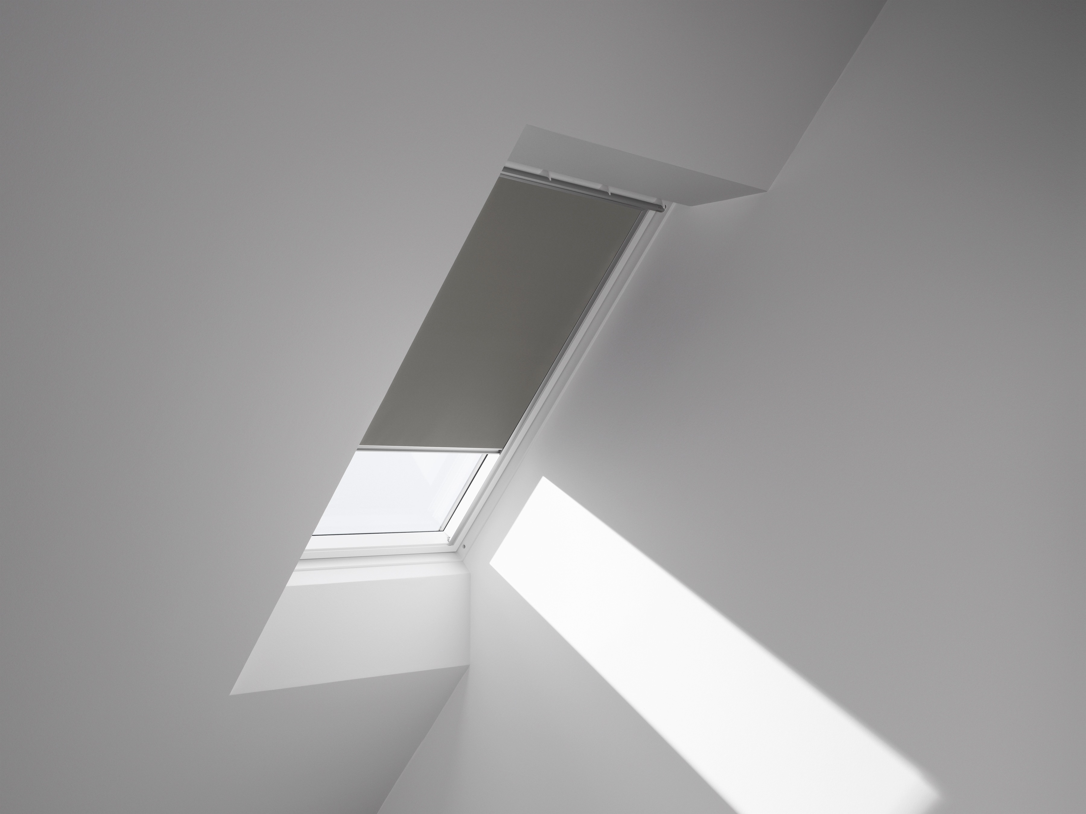 Thumbnail - VELUX Verdunklungsrollo "DKL S06 0705S", verdunkelnd, Verdunkelung, ohne Bohren, in Führungsschienen, alufarbene Führung...