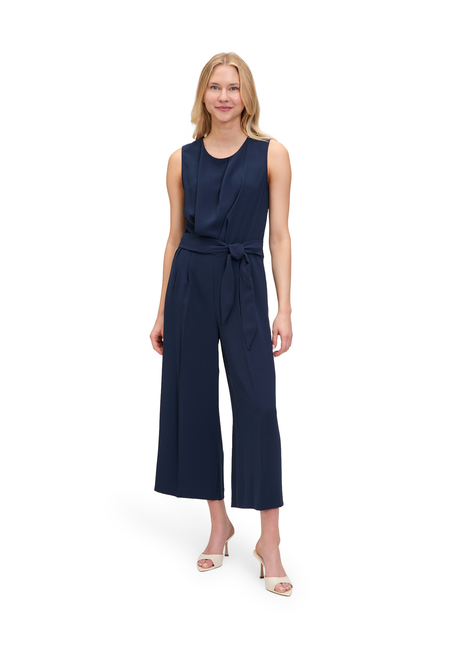 Betty&Co Overall »Betty & Co Jumpsuit ohne Arm«, (1 tlg.), Falten
