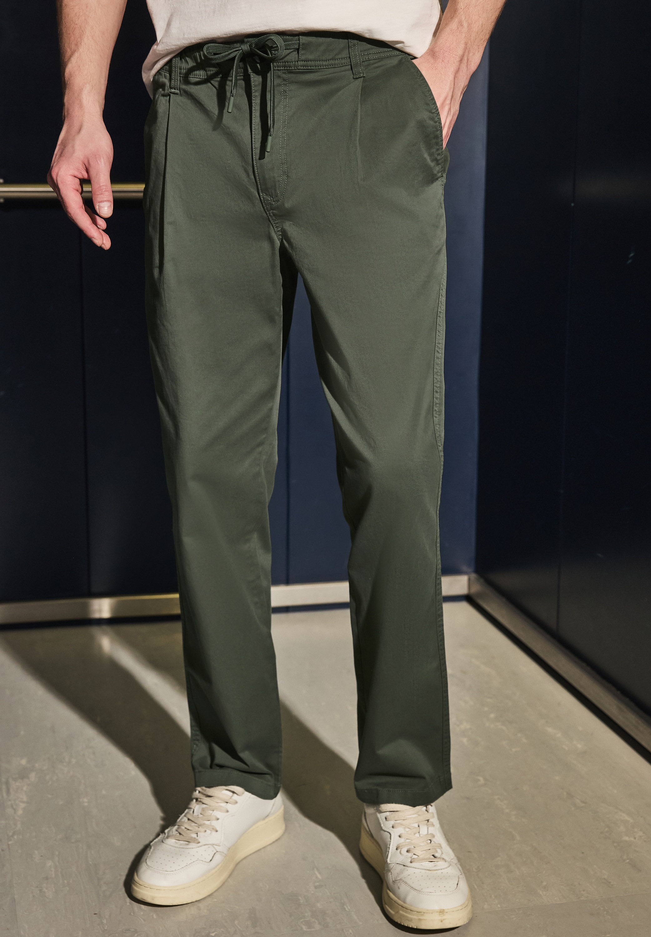 STREET ONE MEN Chinohose  mit seitlichen Einschubtaschen