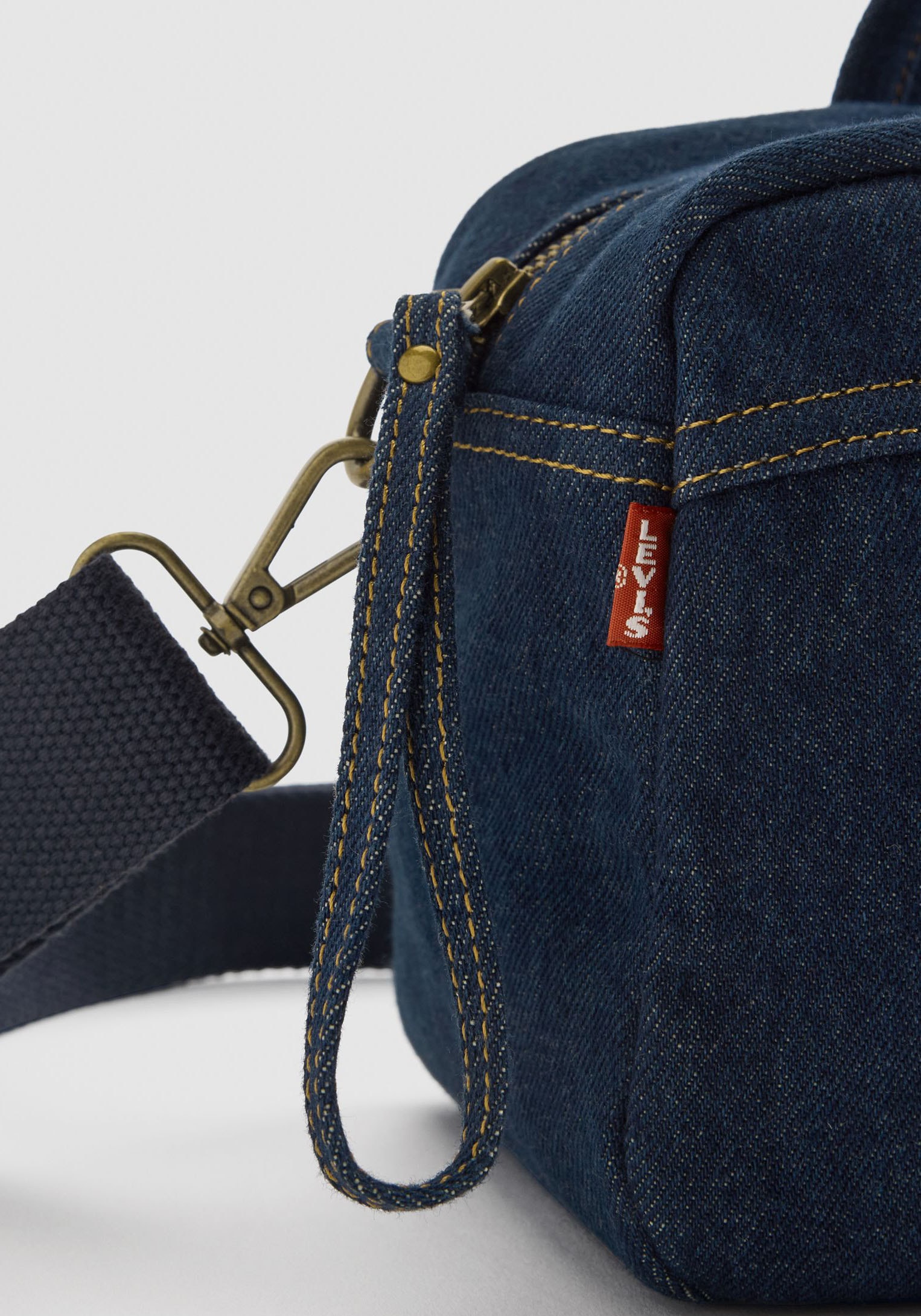 Levi's® Umhängetasche, Abnehmbarer, verstellbarer Schulterriemen