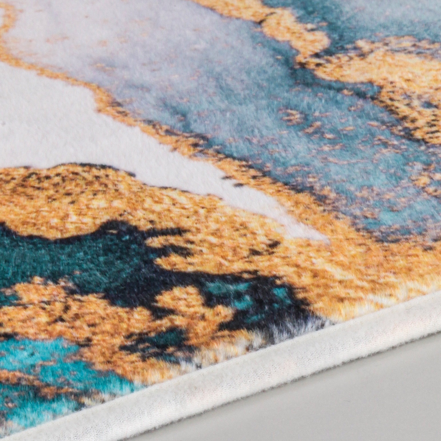 Kleine Wolke Badematte »Teal« Höhe 5 mm rutschhemmend beschichtet fußbodenheizungsgeeignet bedruckt, modernes Marmor Design, weich & kuschelig