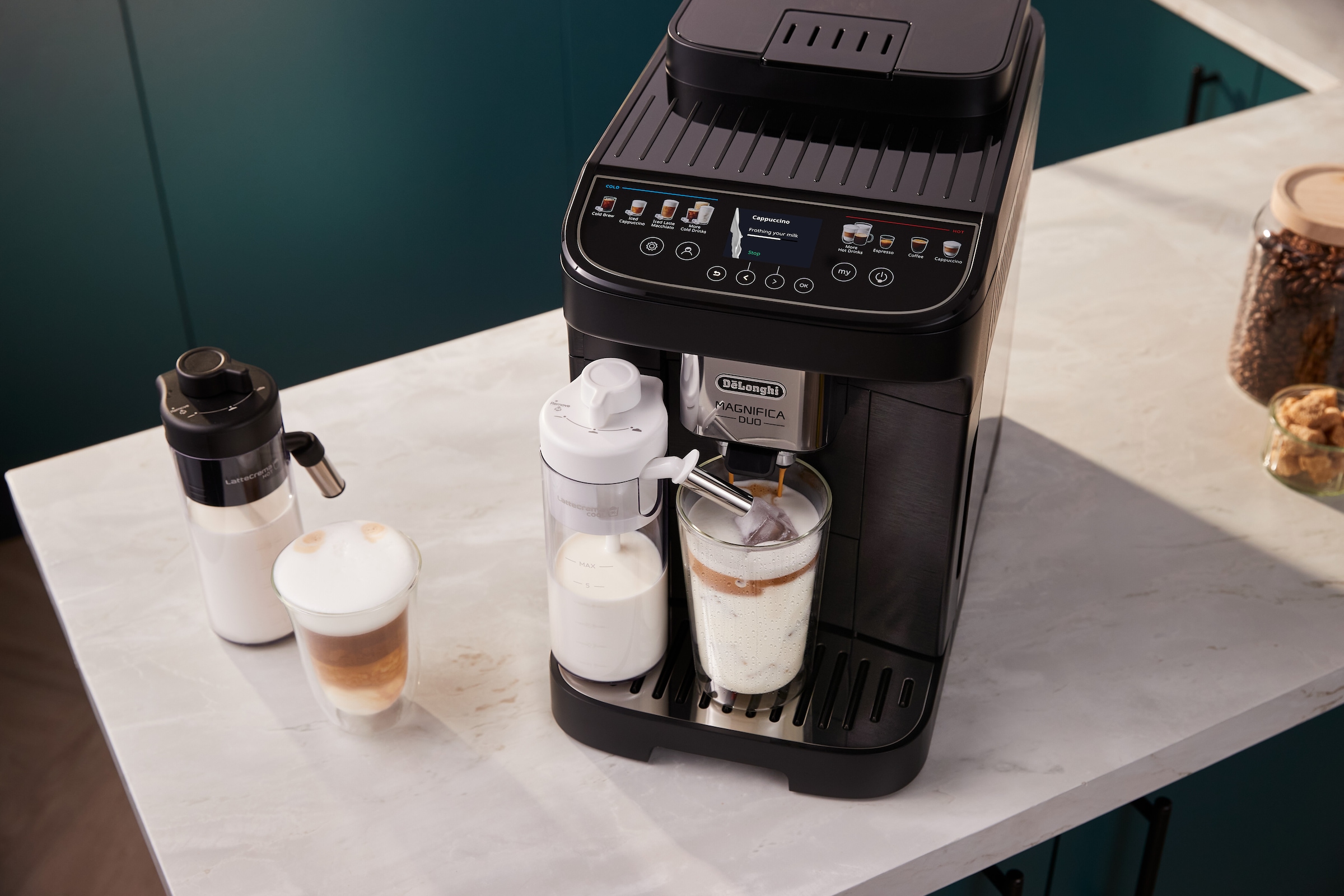De'Longhi Kaffeevollautomat »MAGNIFICA DUO ECAM330.80.BXB - 20 Rezepte, heißer & kalter Milchschaum« Cold Brew Funktion, 2,4" TFT-Display, 2 Milchkaraffen (Heiß & Kalt)